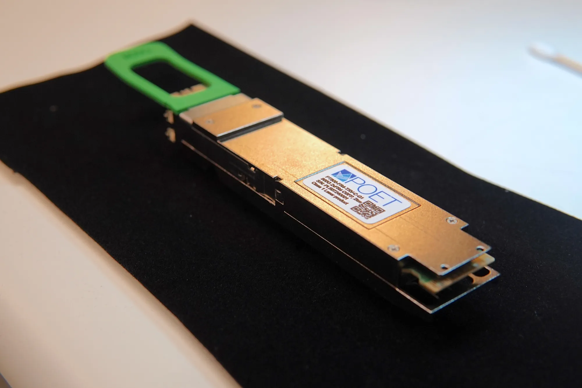 POET Surges on $50 Million AI Photonics Partnership with Lumilens