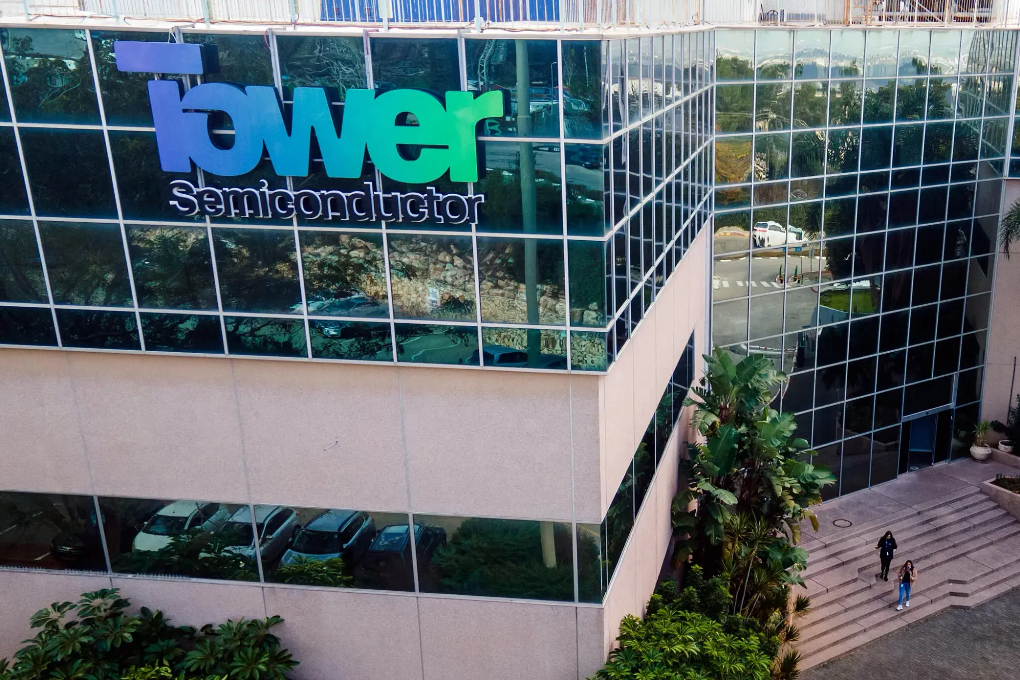 TSEM Hits Record Guidance and Locks In $1.3 Billion in AI Silicon Photonics Revenue for 2027