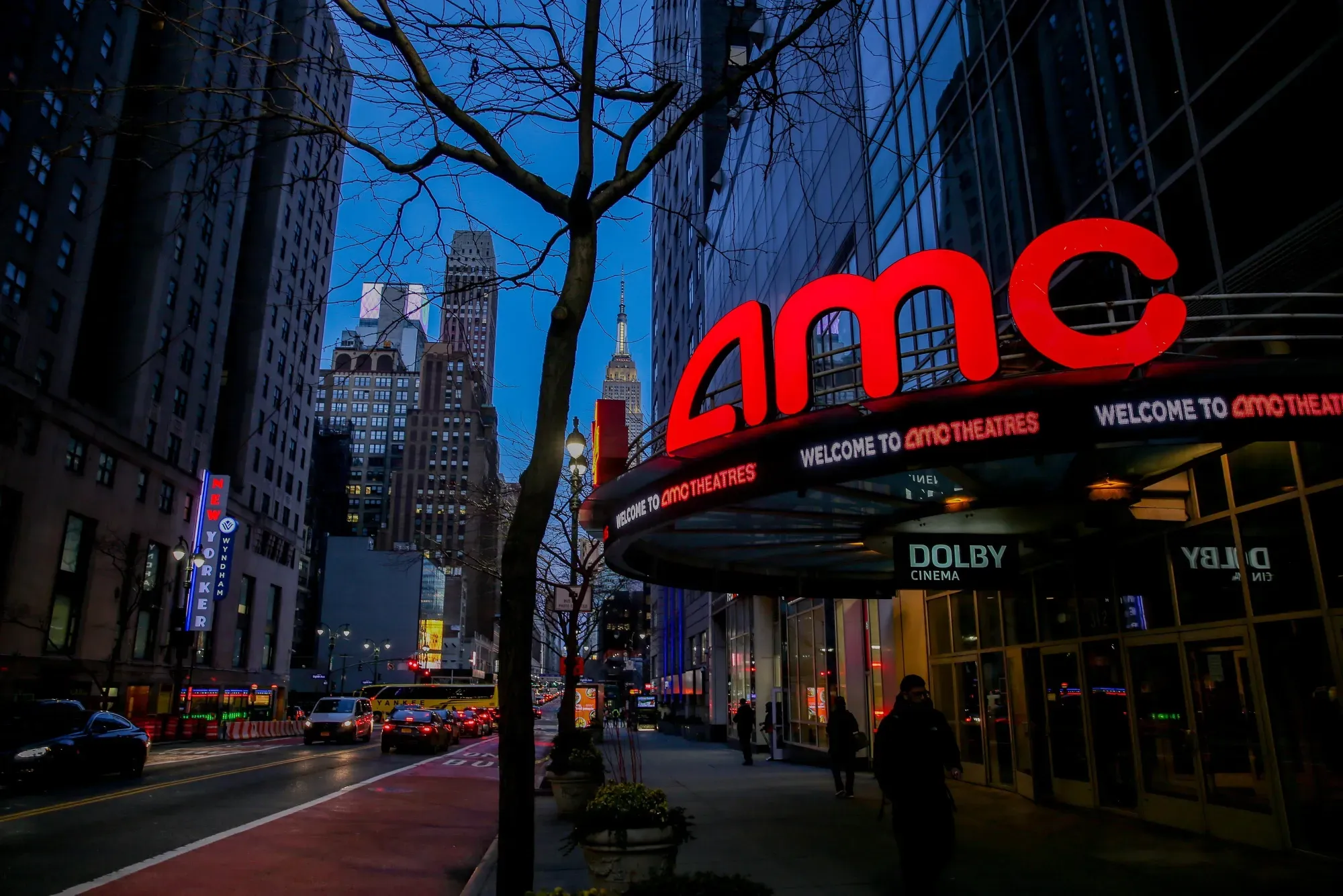 AMC Shares Plunge on Dilutive $189 Million Stock Offering