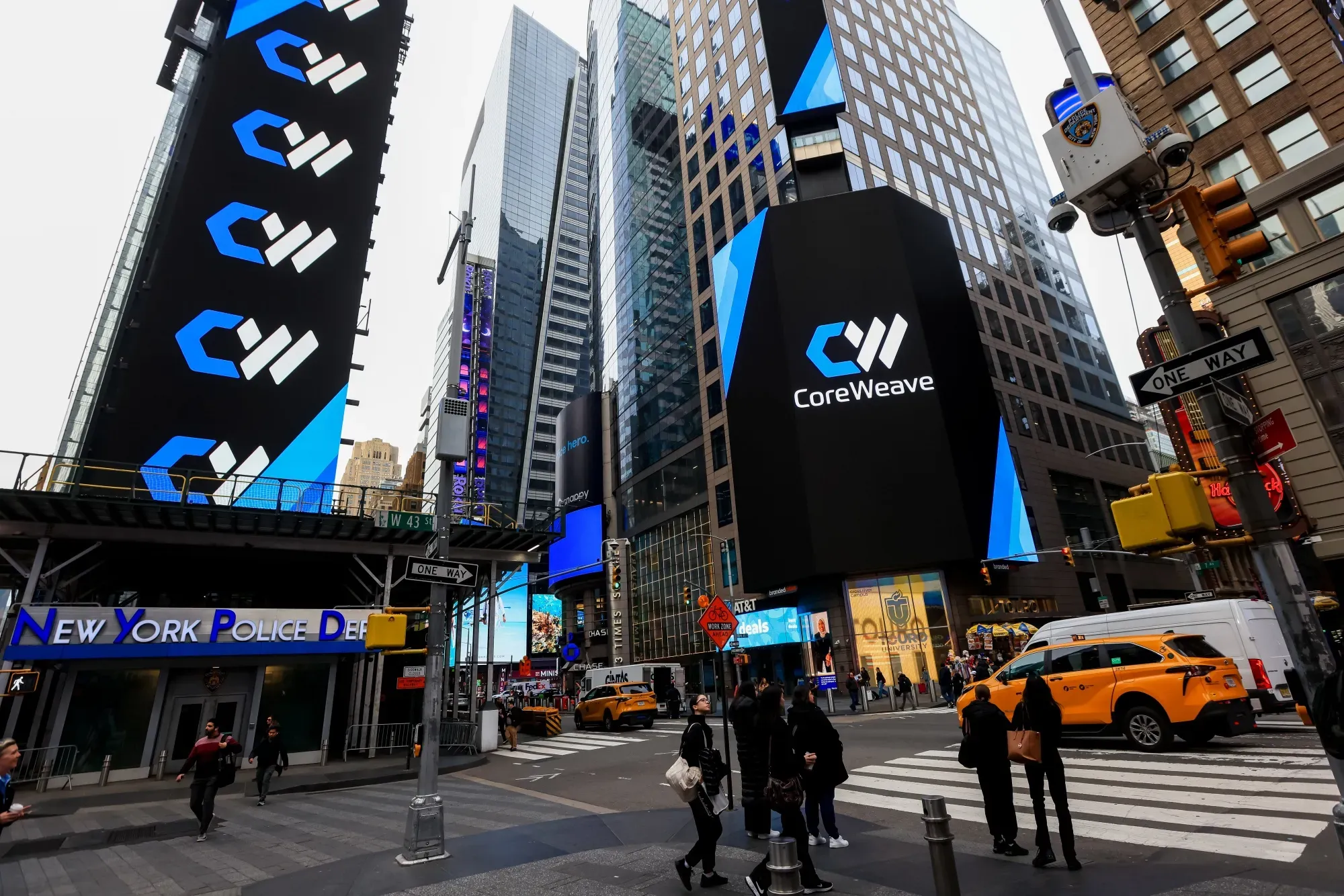 Rosenblatt Calls CoreWeave the “De Facto Operating System for AI” with Buy Rating and 148% Upside