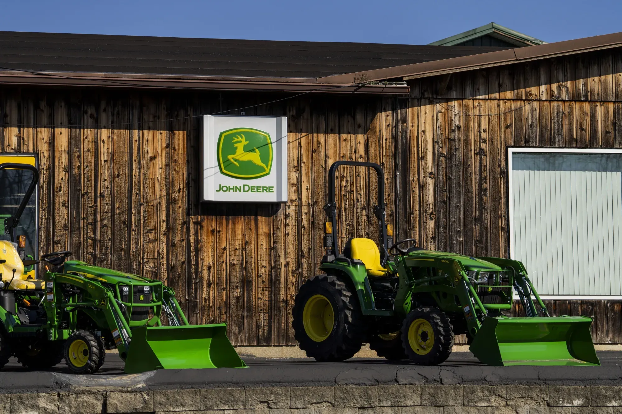 US Slashes Farm Equipment Tariffs from 25% to 15% – Big Boost for Deere, CNH & AGCO