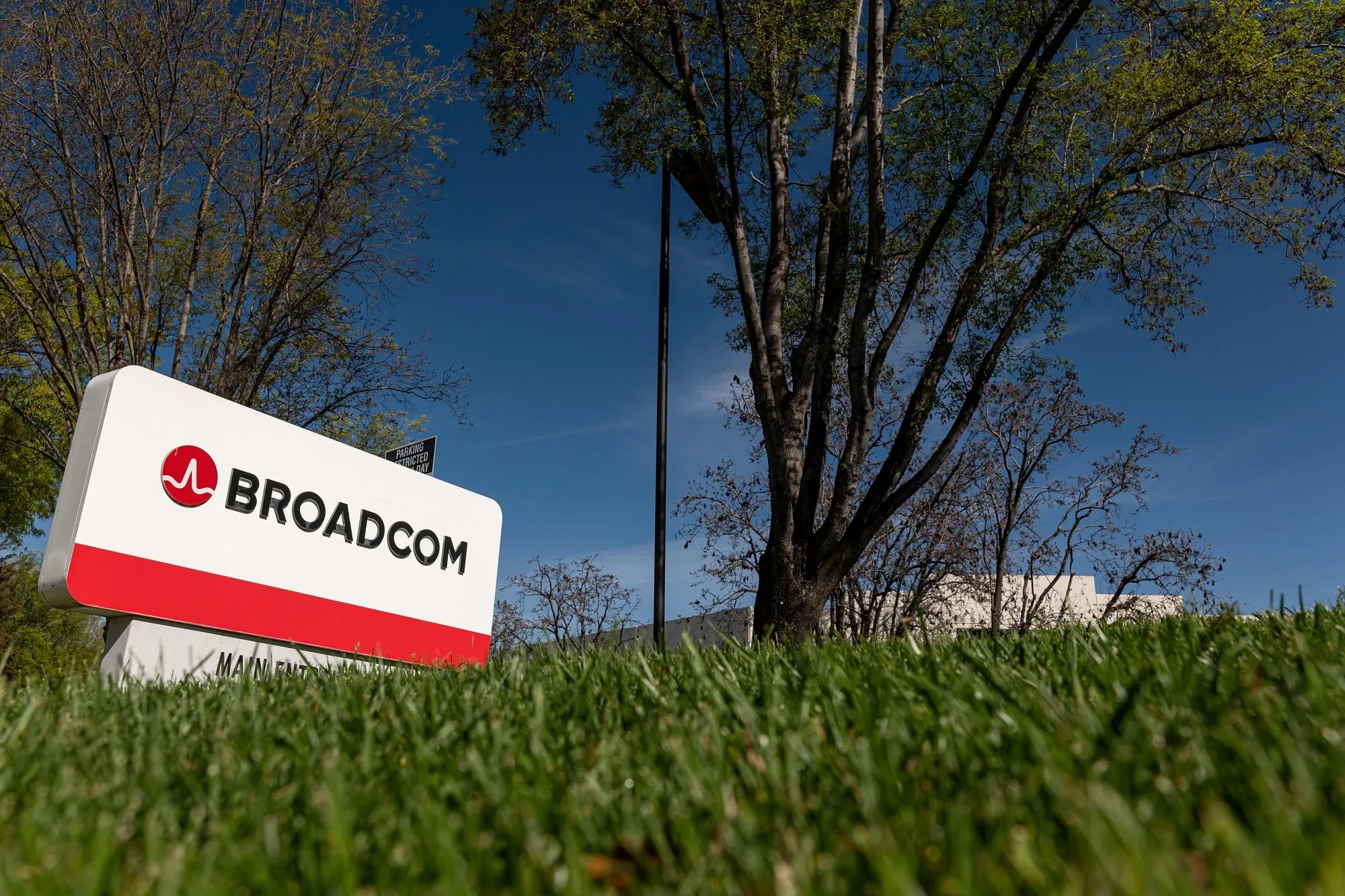 Broadcom’s Q3 Outlook Lets Down Investors Expecting a Blowout