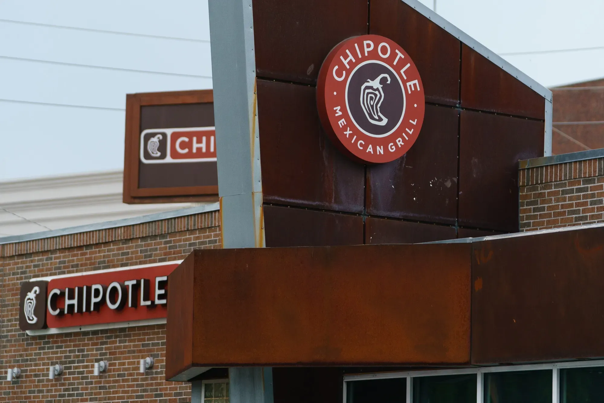 JPMorgan Upgrades Chipotle to Overweight, Sees “Rare Valuation Opportunity” After 43% Plunge
