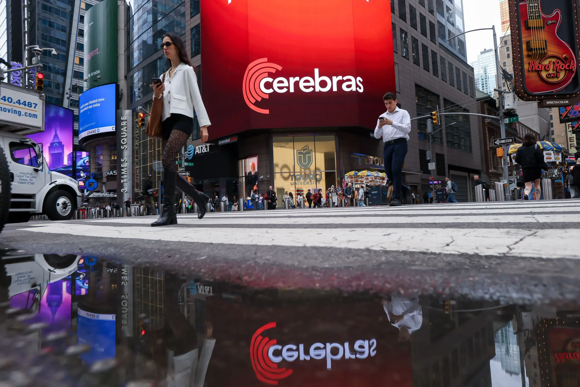 Wall Street Goes Bullish on Cerebras: Analysts Launch Coverage with $250–$340 Price Targets