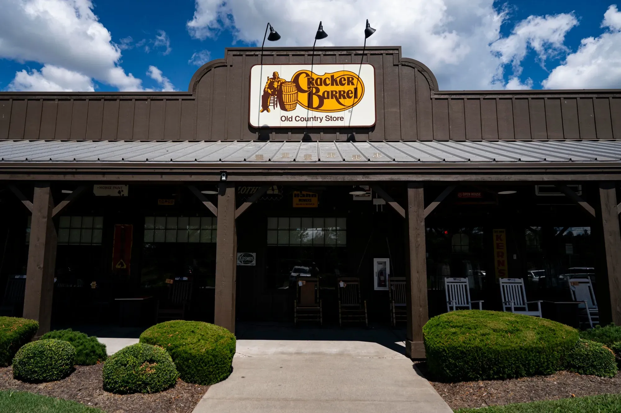 Cracker Barrel Surprises Wall Street with Q3 Profit Beat and Upgraded 2026 Guidance