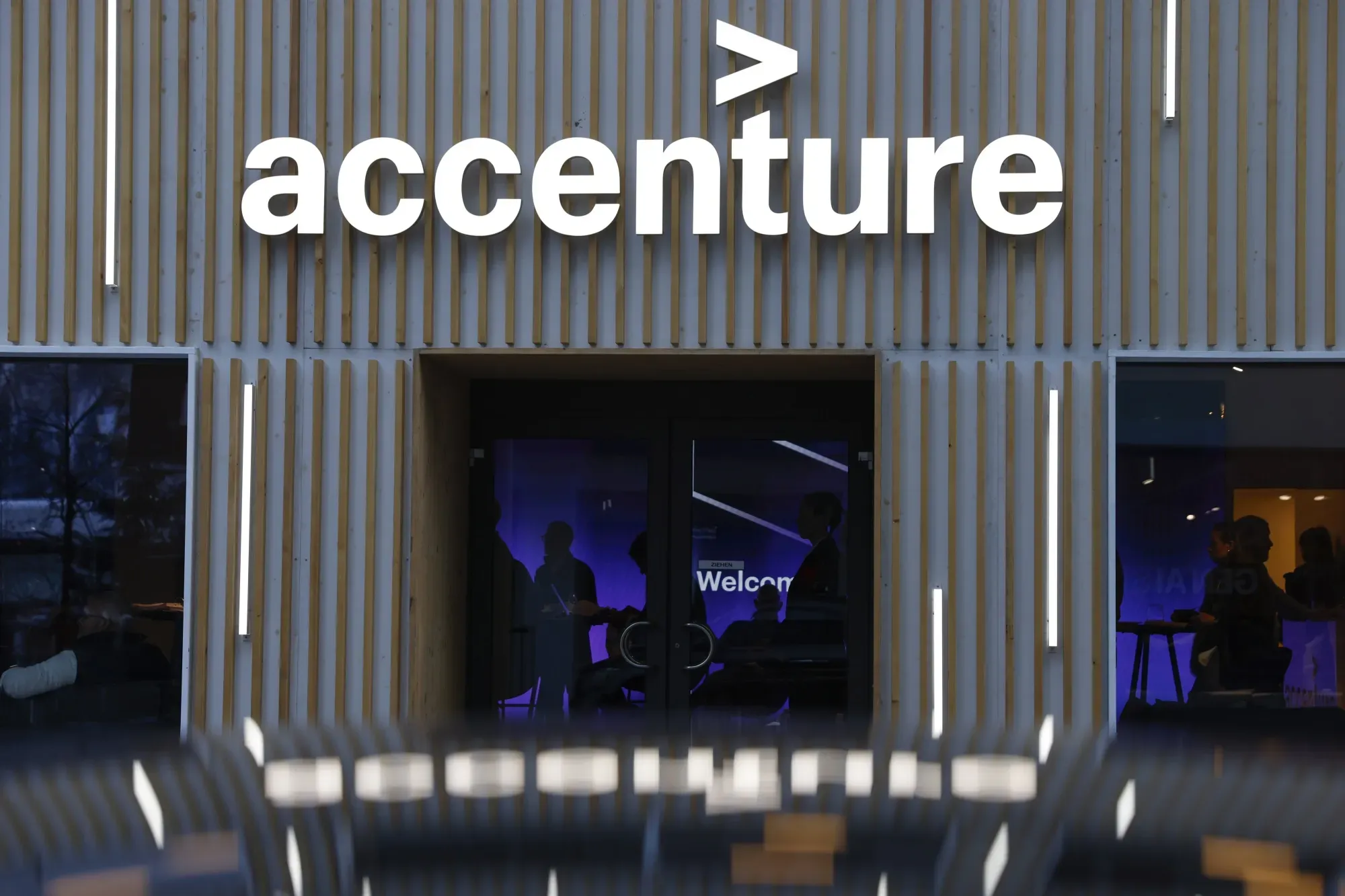 Accenture Stock Plunges After Weak Q4 Guidance and Lowered Outlook