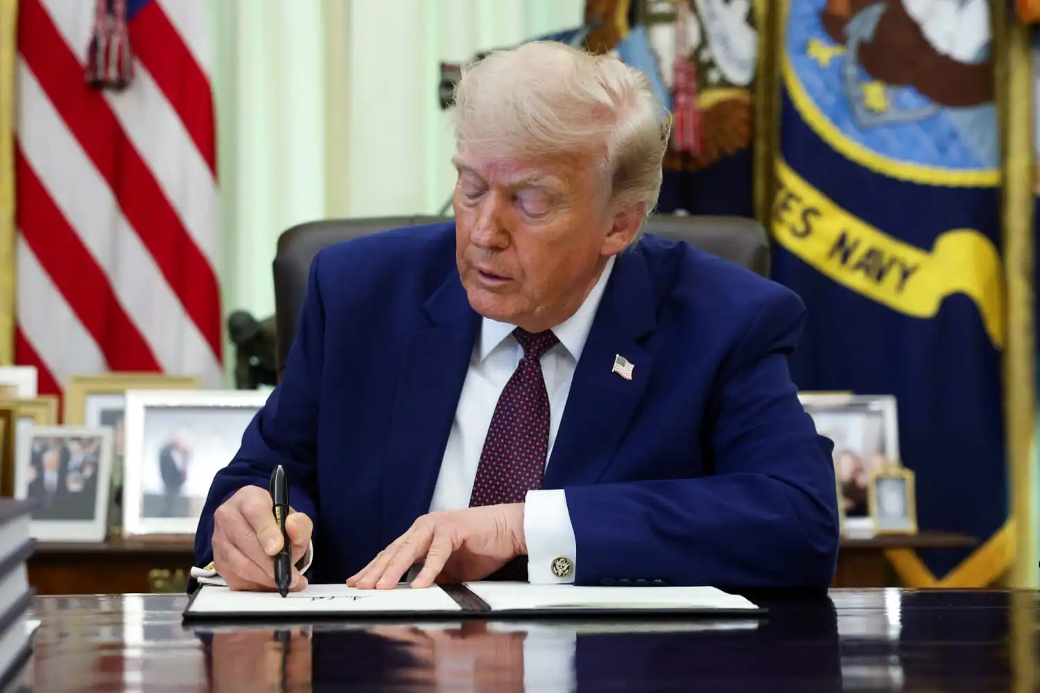 Trump Signs Executive Orders to Build First Usable Quantum Computer by 2028
