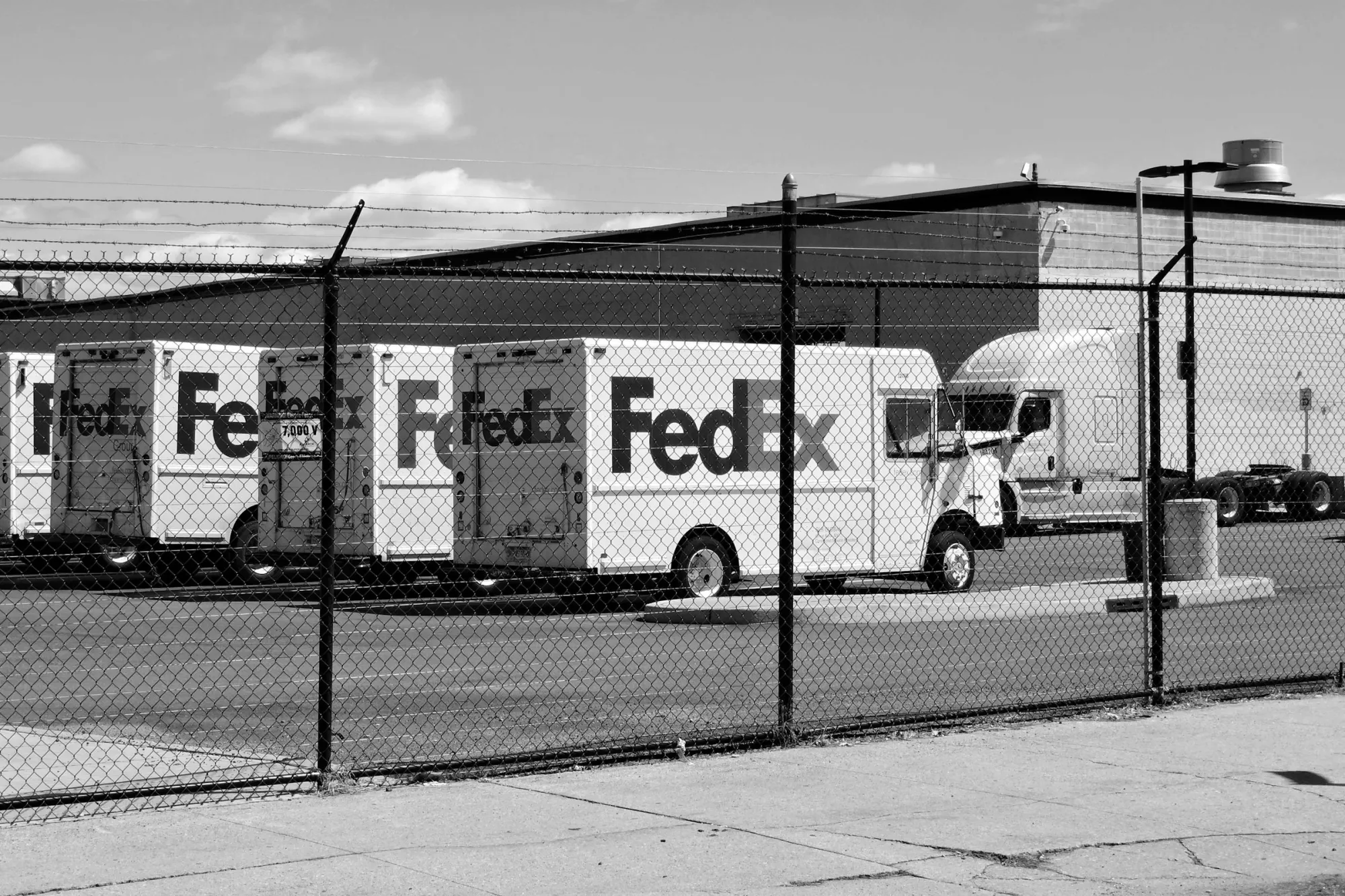 FedEx Beats Q4 Estimates But Stock Drops on Weak FY2027 Outlook