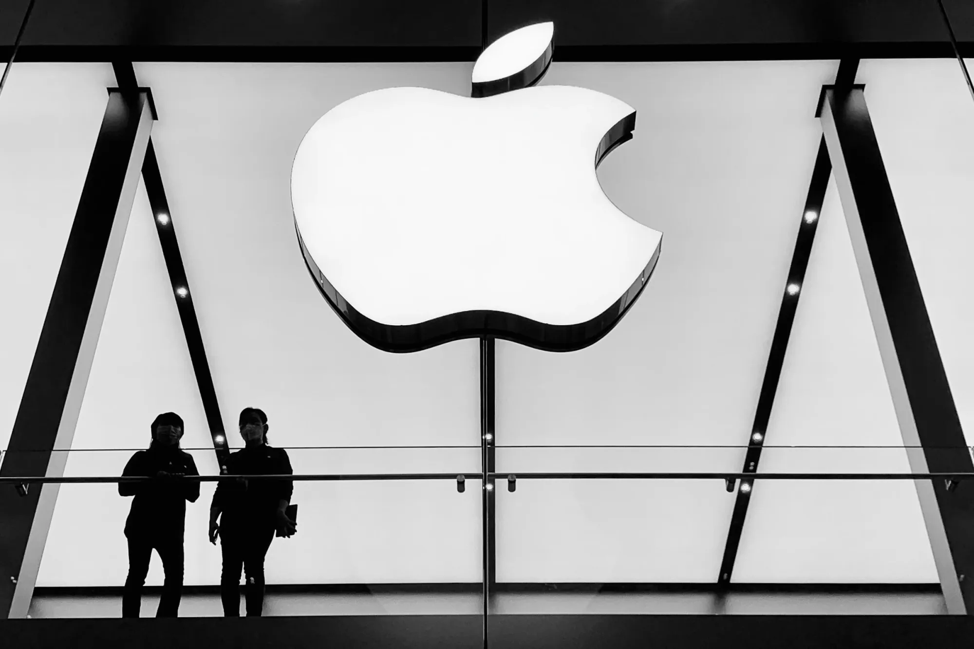 Trump Announces Apple-Intel Partnership to Manufacture Chips in the U.S.