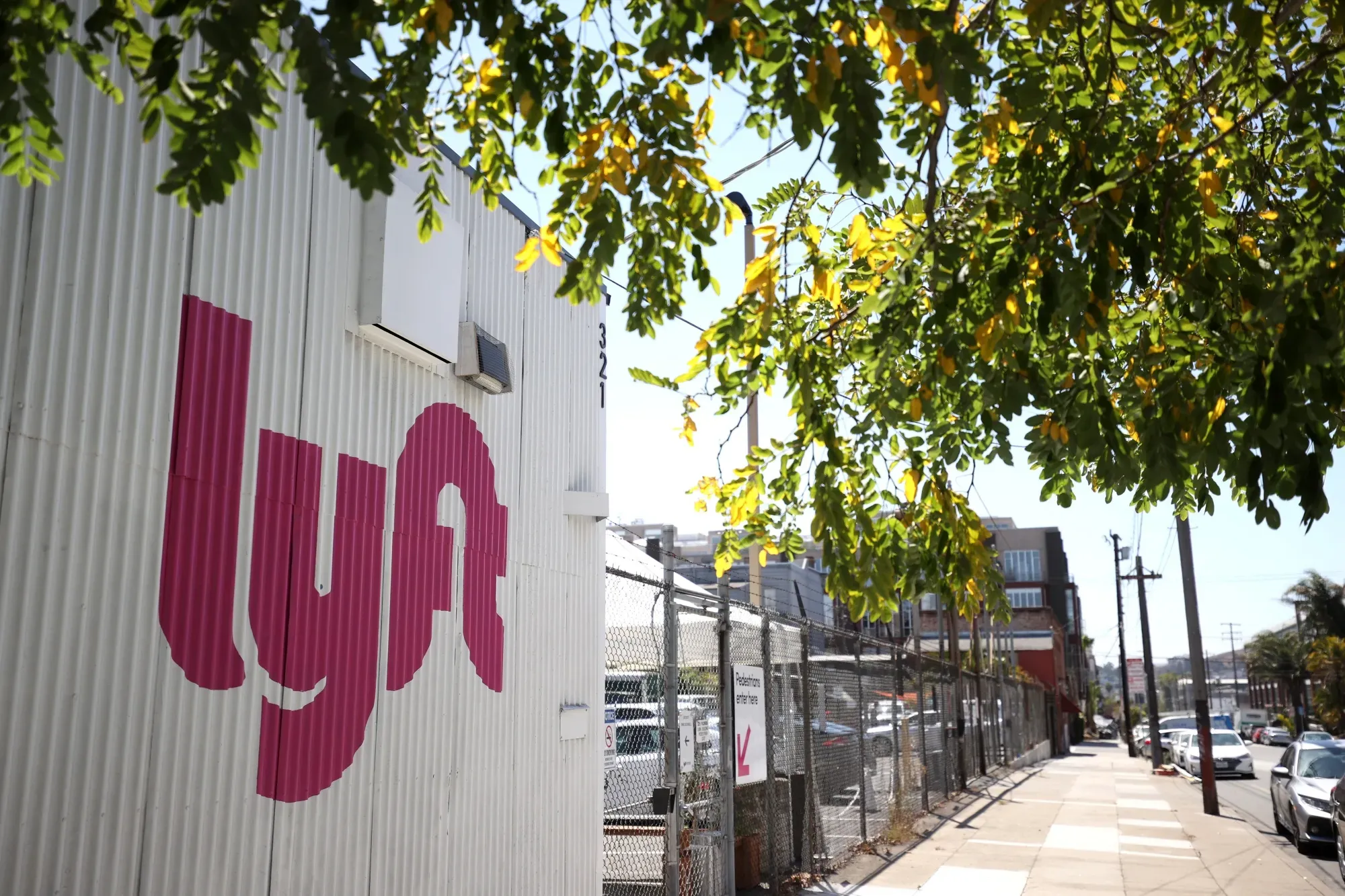 Bleecker Street Shorts Lyft Over $1.3–$2.7 Billion in Hidden Sexual Assault Lawsuit Risks