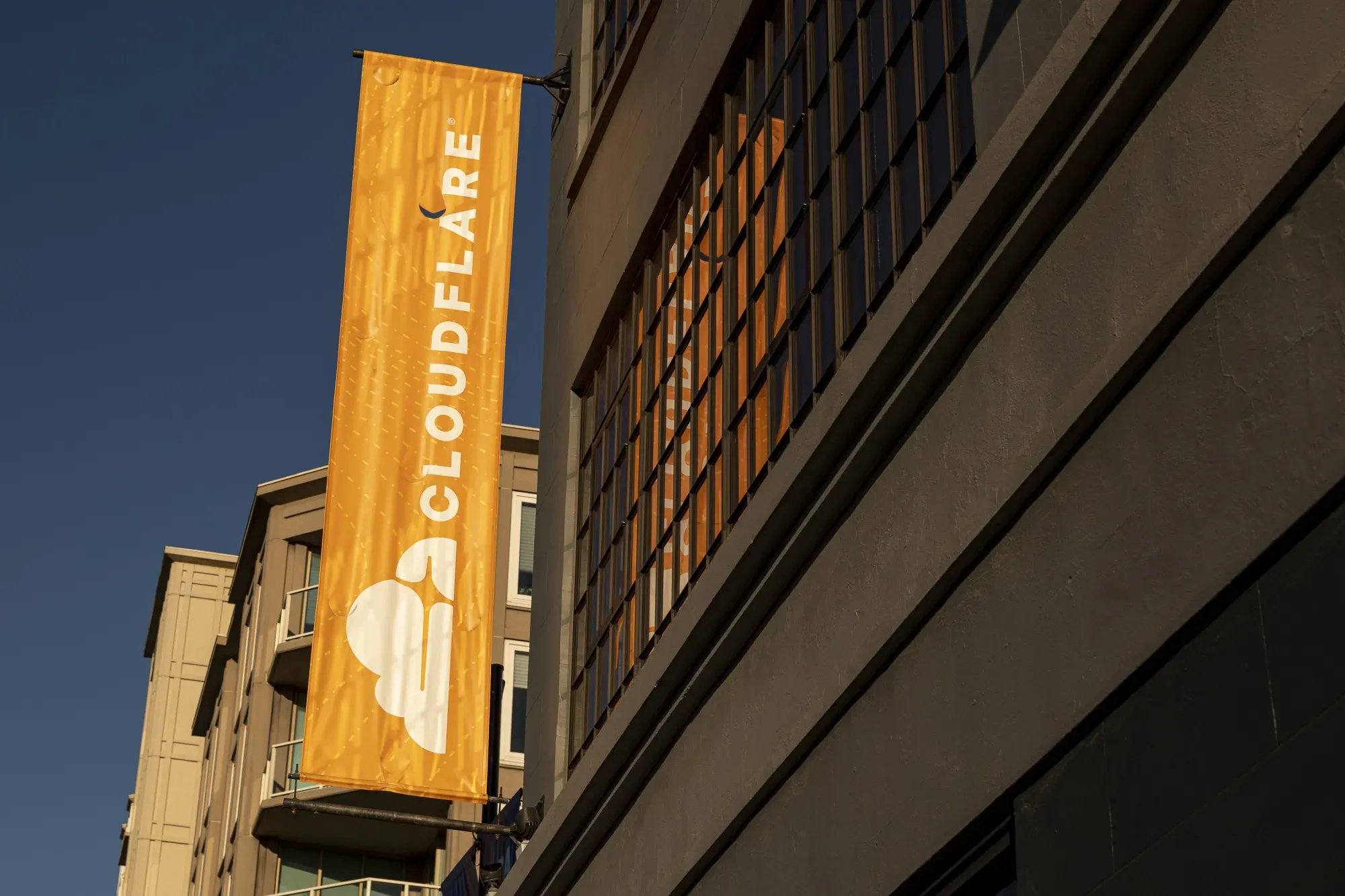 Cloudflare Rises as Scotiabank Highlights AI, SASE Leadership with Outperform Rating