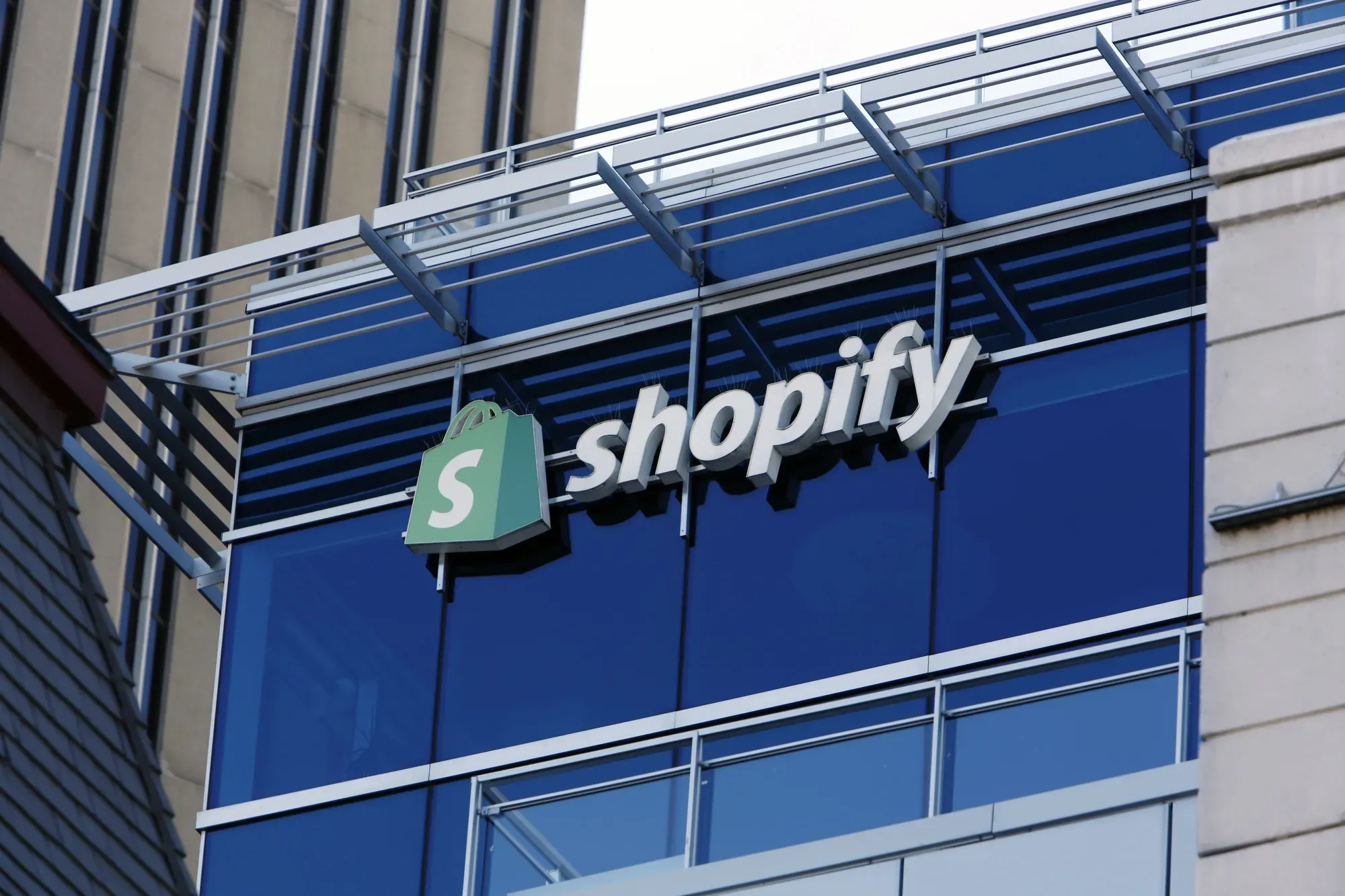 Stifel Highlights Shopify’s ‘Expanding Moat’ and Agentic Commerce Leadership in Buy Upgrade