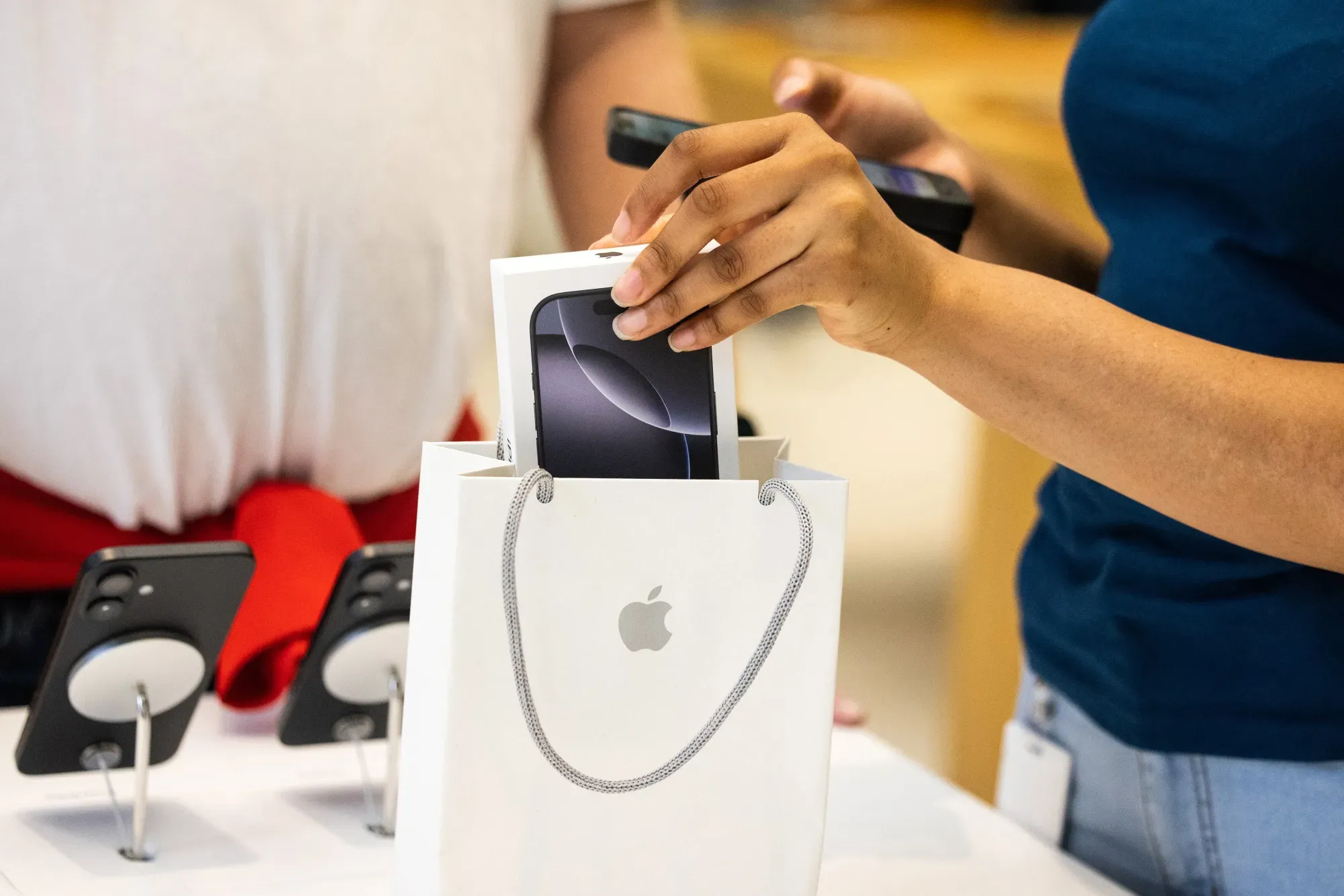 Apple Stock Downgraded by KeyBanc on Slowing iPhone Demand and Stretched Valuation