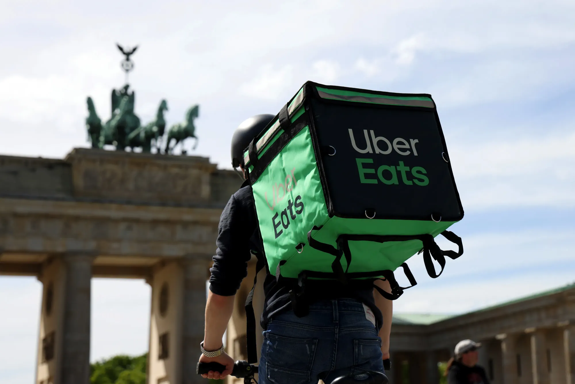 Uber in Advanced Talks to Fully Acquire Delivery Hero