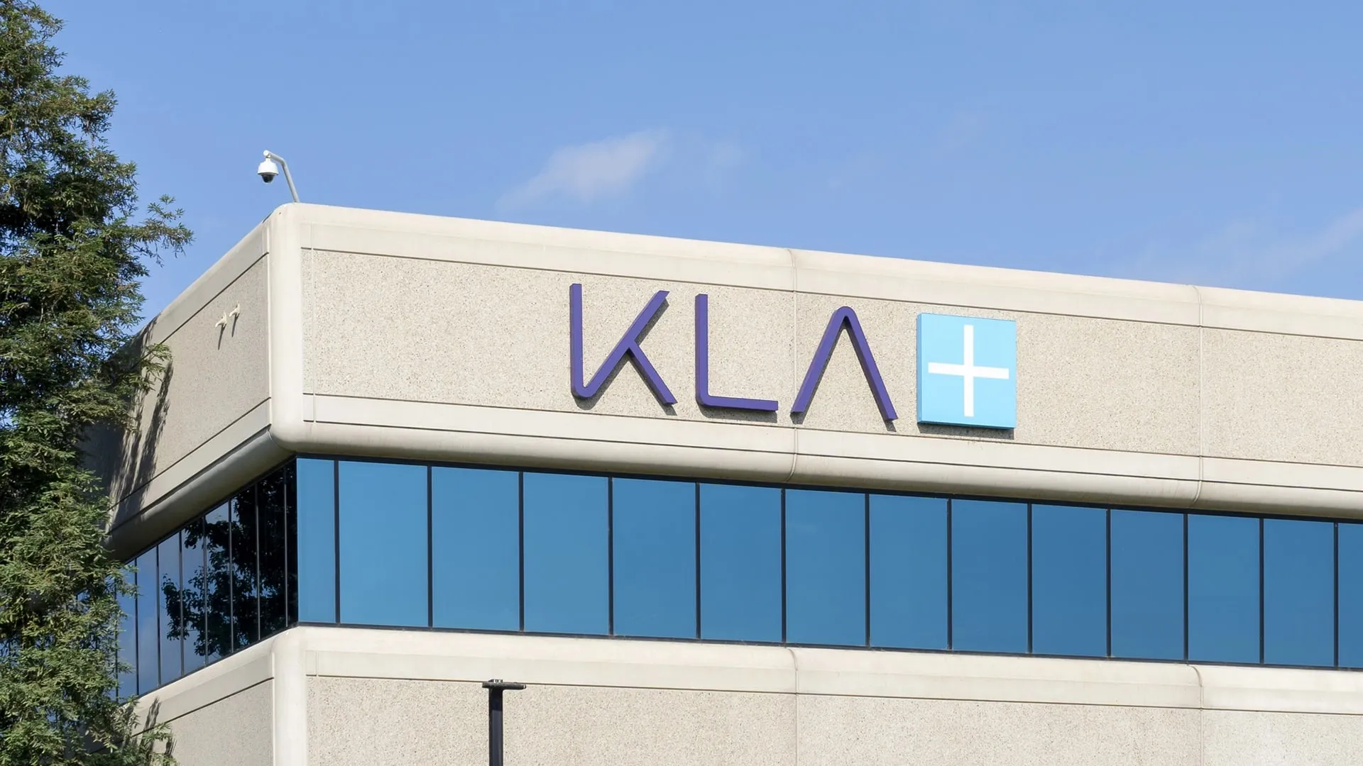 KLA Results Top Wall Street Forecasts, Yet Stock Falls on High Expectations