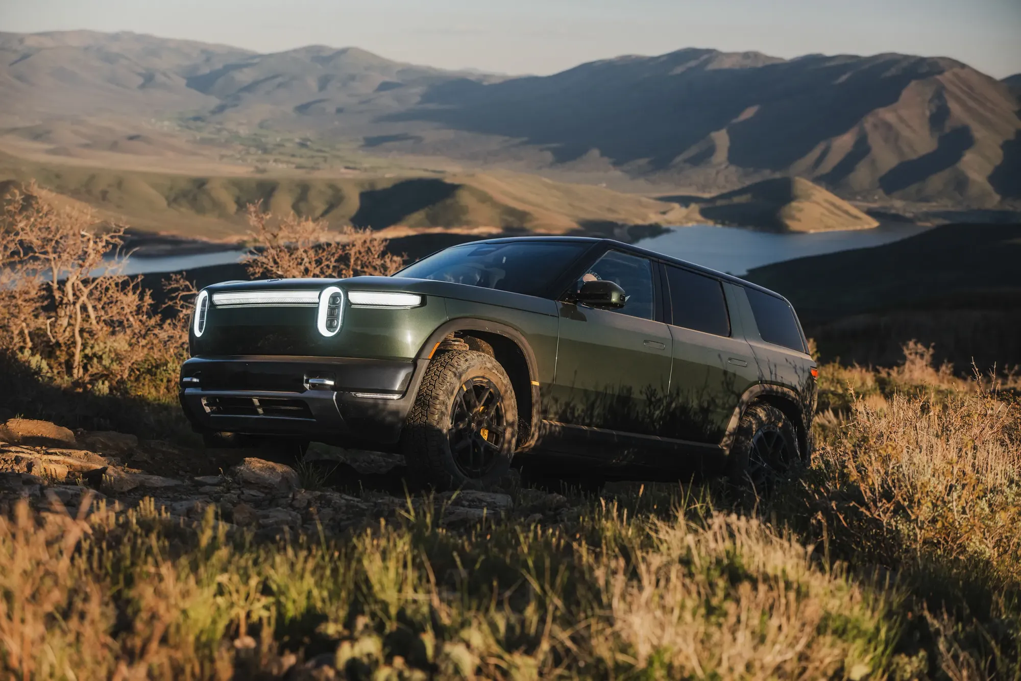 Rivian Boosts Q2 Revenue Guidance on Strong Deliveries, Shares Fall After Launching $1.5 Billion Stock Offering