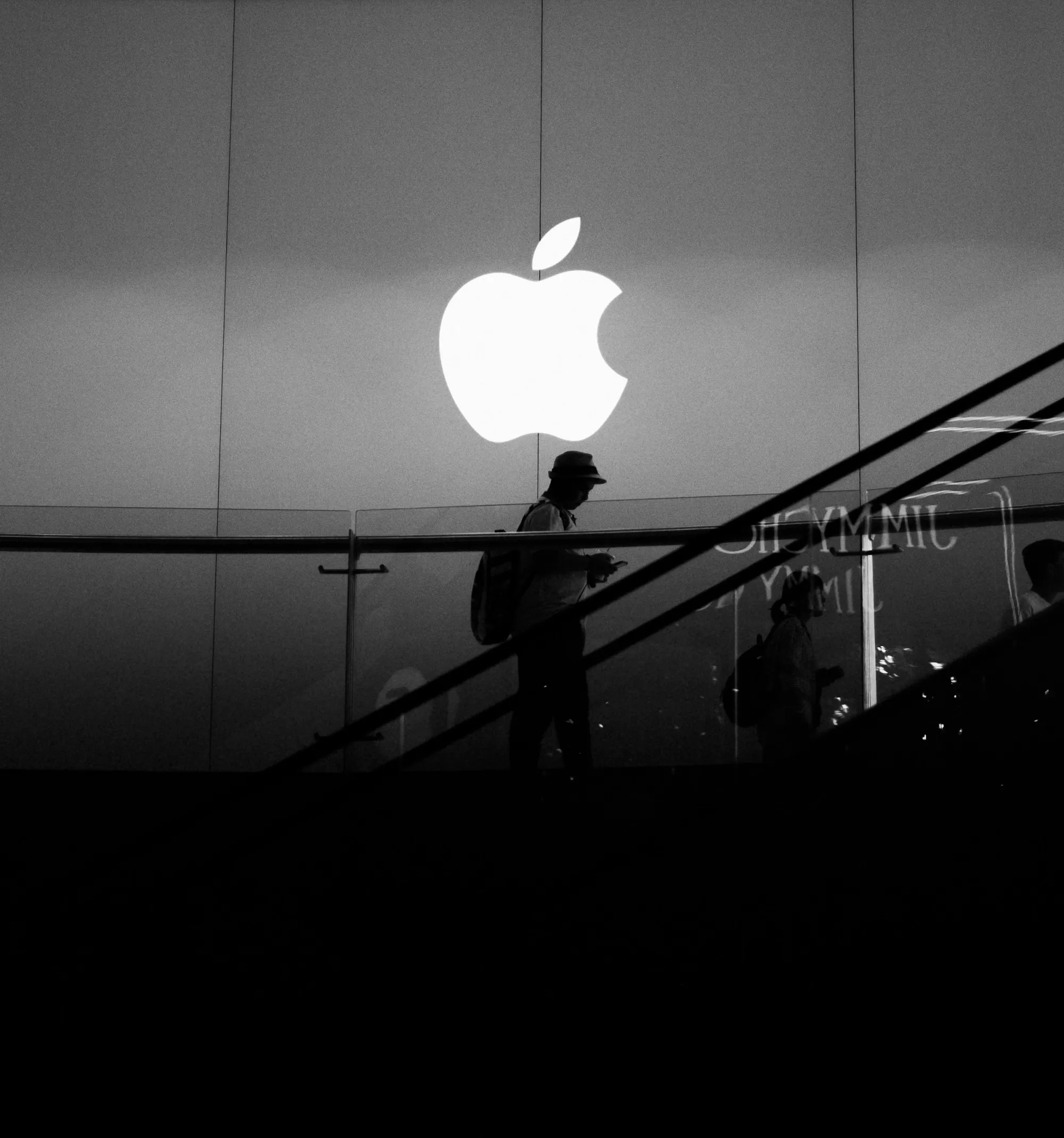 Apple Beats Estimates, But Shares Fall on Services Miss and Chip Supply Worries
