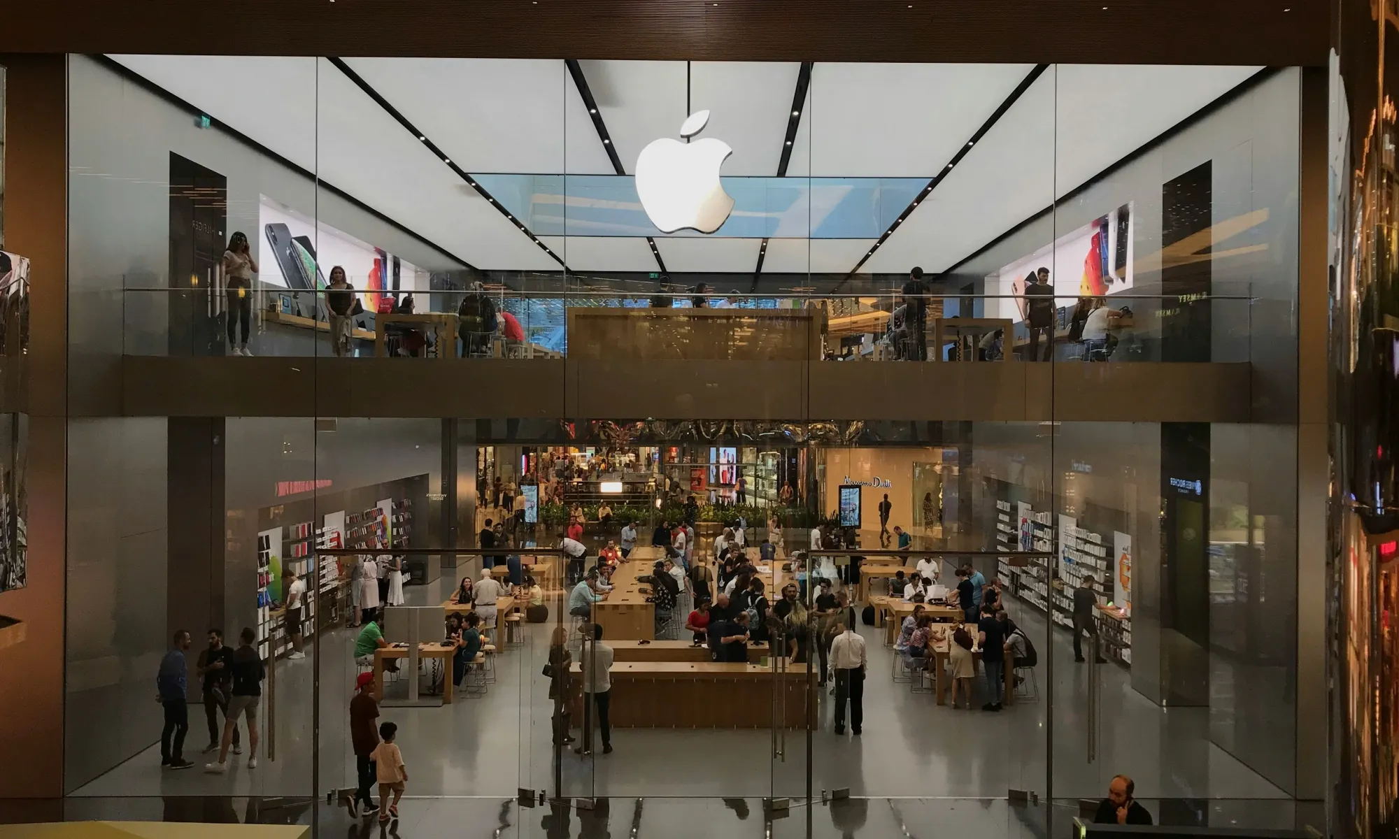 Apple’s Bold iPhone Expansion: 5 New Models, 10 Million Foldables Drive Stock Jump