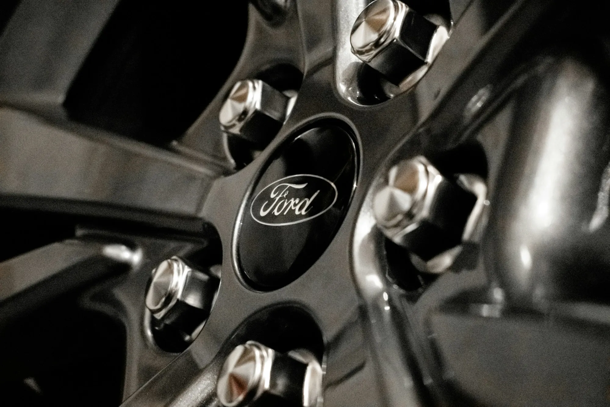 Jefferies Turns Bullish on Detroit: Upgrades Ford and General Motors  
