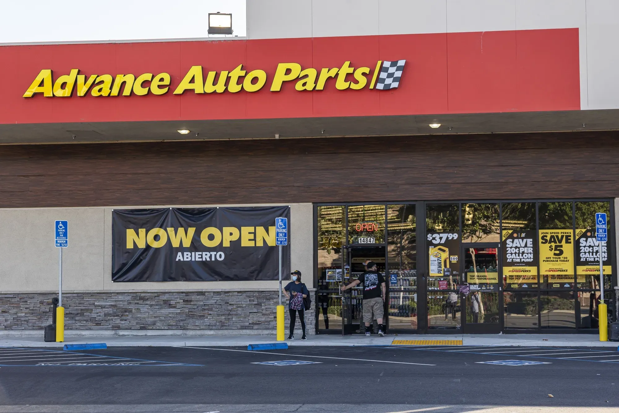 Advance Auto Parts Shares Plunge as DIY Spending Slows  