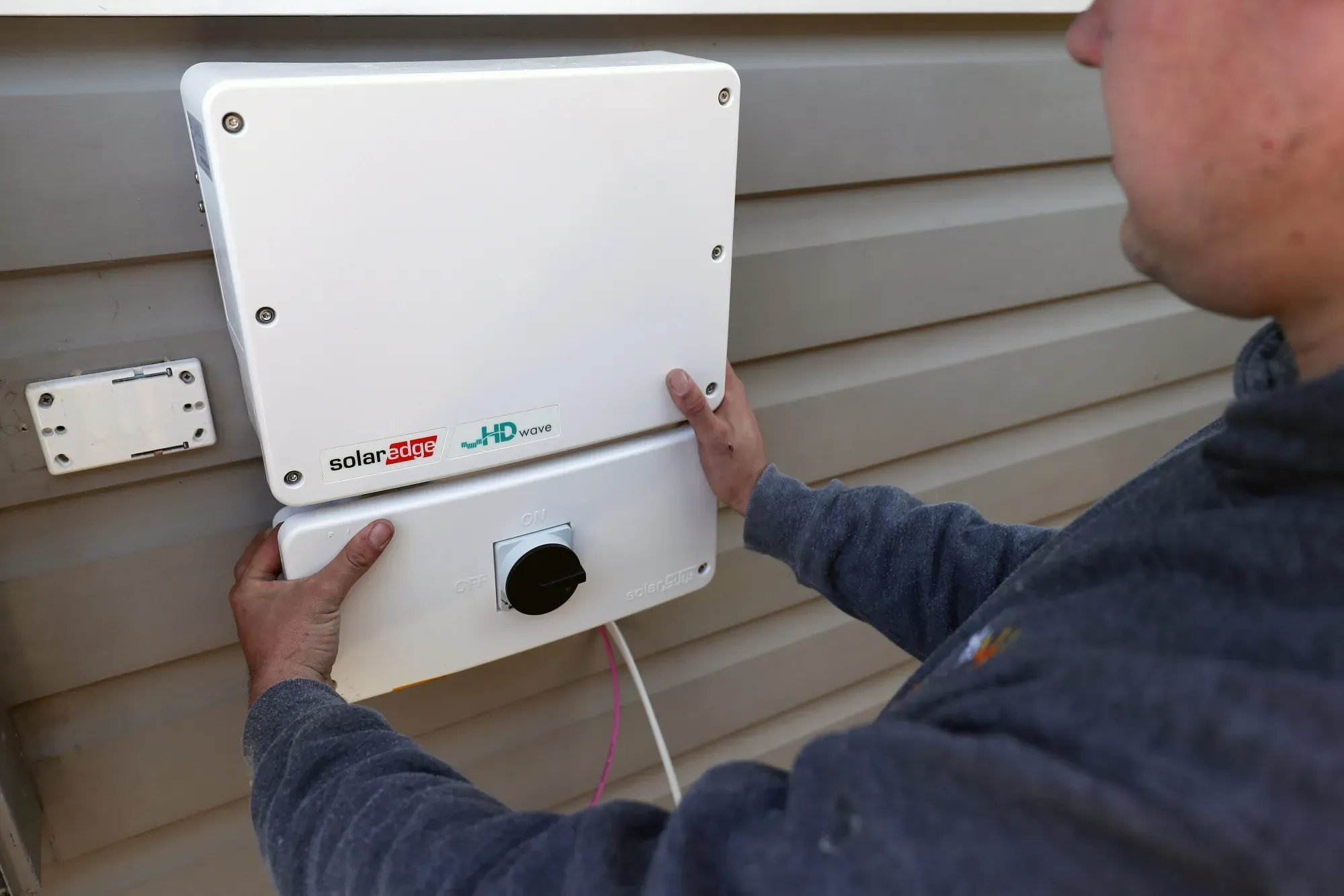 UBS Upgrades SolarEdge to Buy After FCC Inverter Import Ban