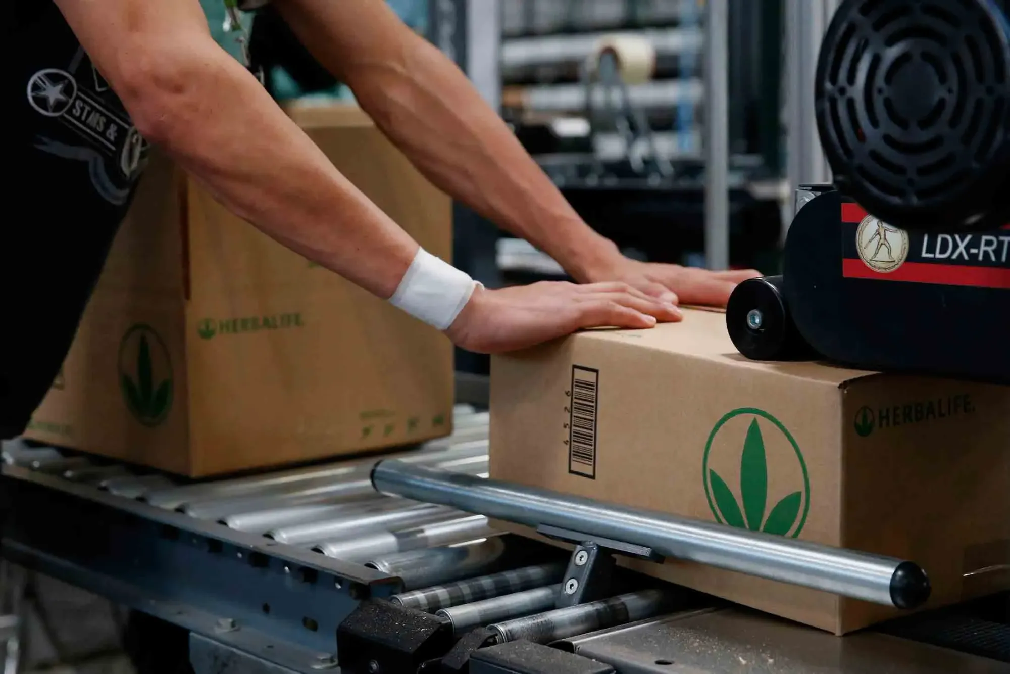 Herbalife Reaffirms Guidance but Stock Slides on Leadership Change