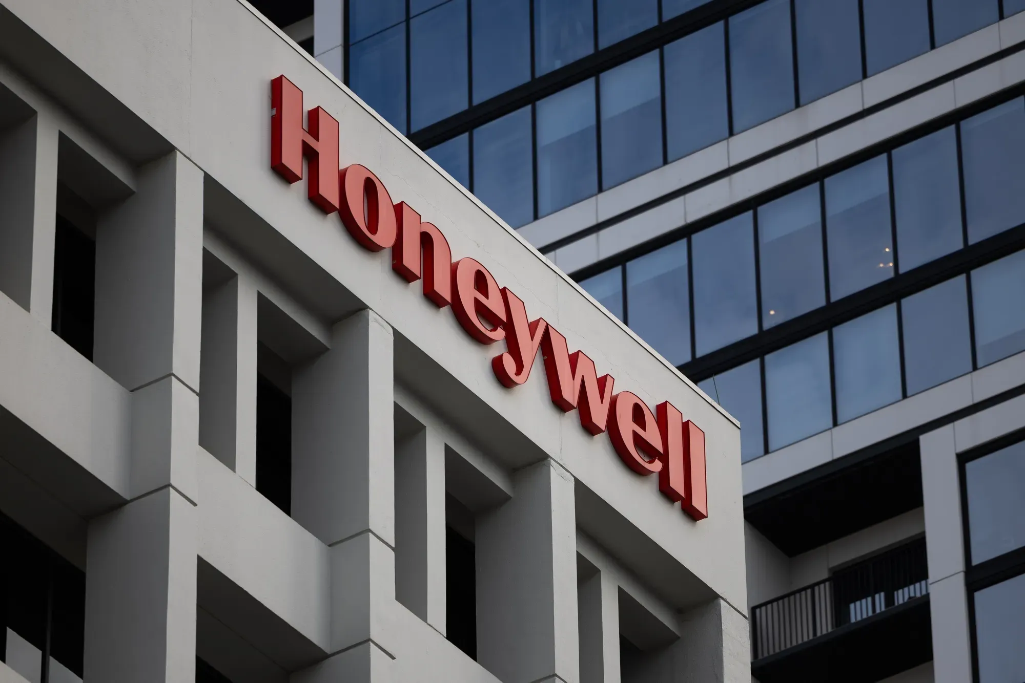 Honeywell Aerospace Cuts 2026 Outlook as Supply-Chain Issues Persist After Spin-Off