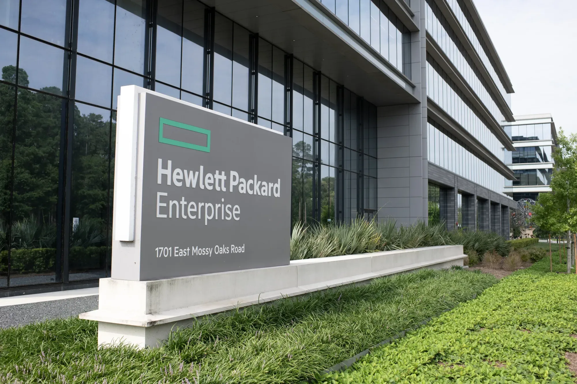 Morgan Stanley Turns More Positive on IT Hardware, Upgrades HPE and NetApp