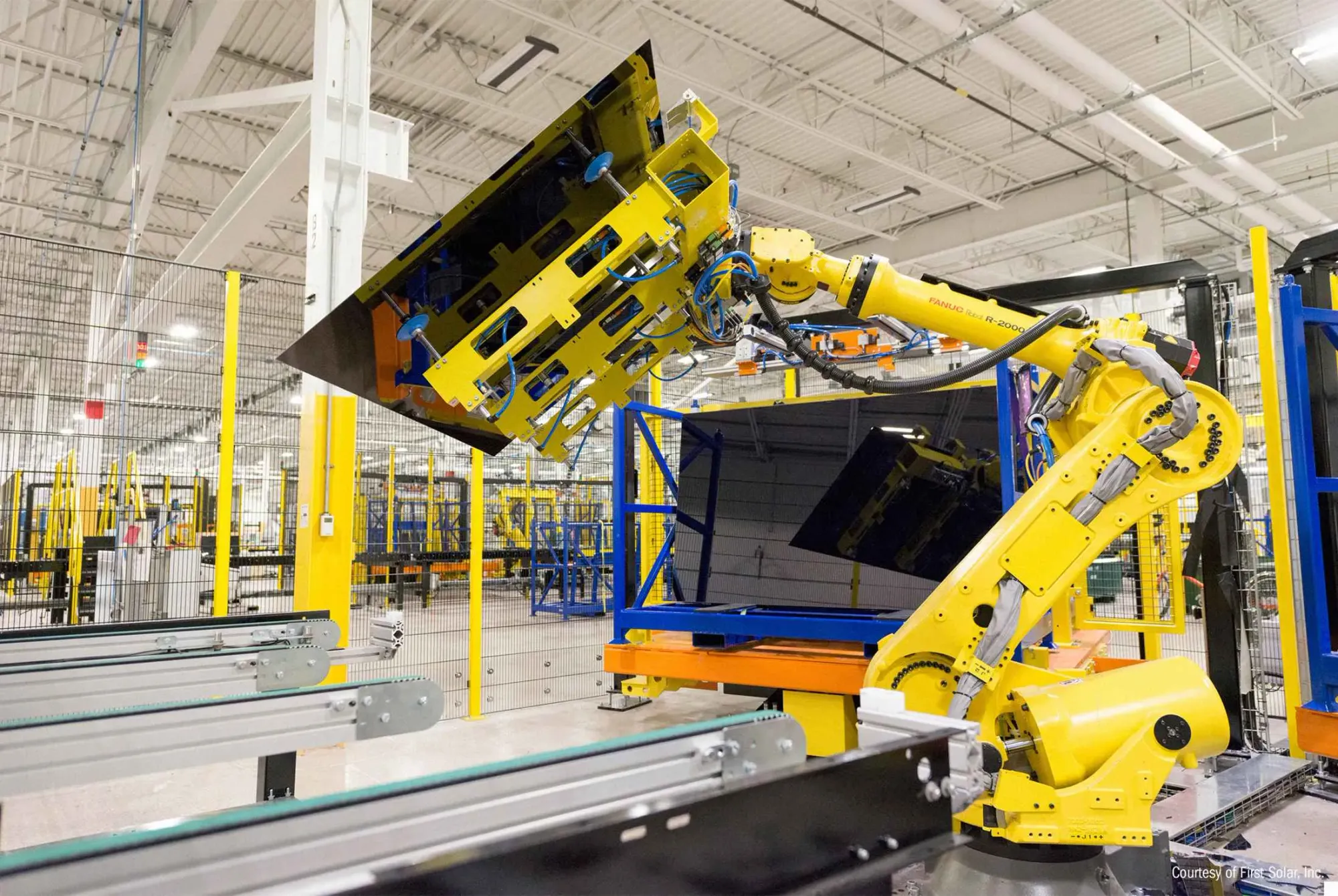 Baird Upgrades First Solar to Outperform on Tariff Clarity, Sees Nearly 33% Upside