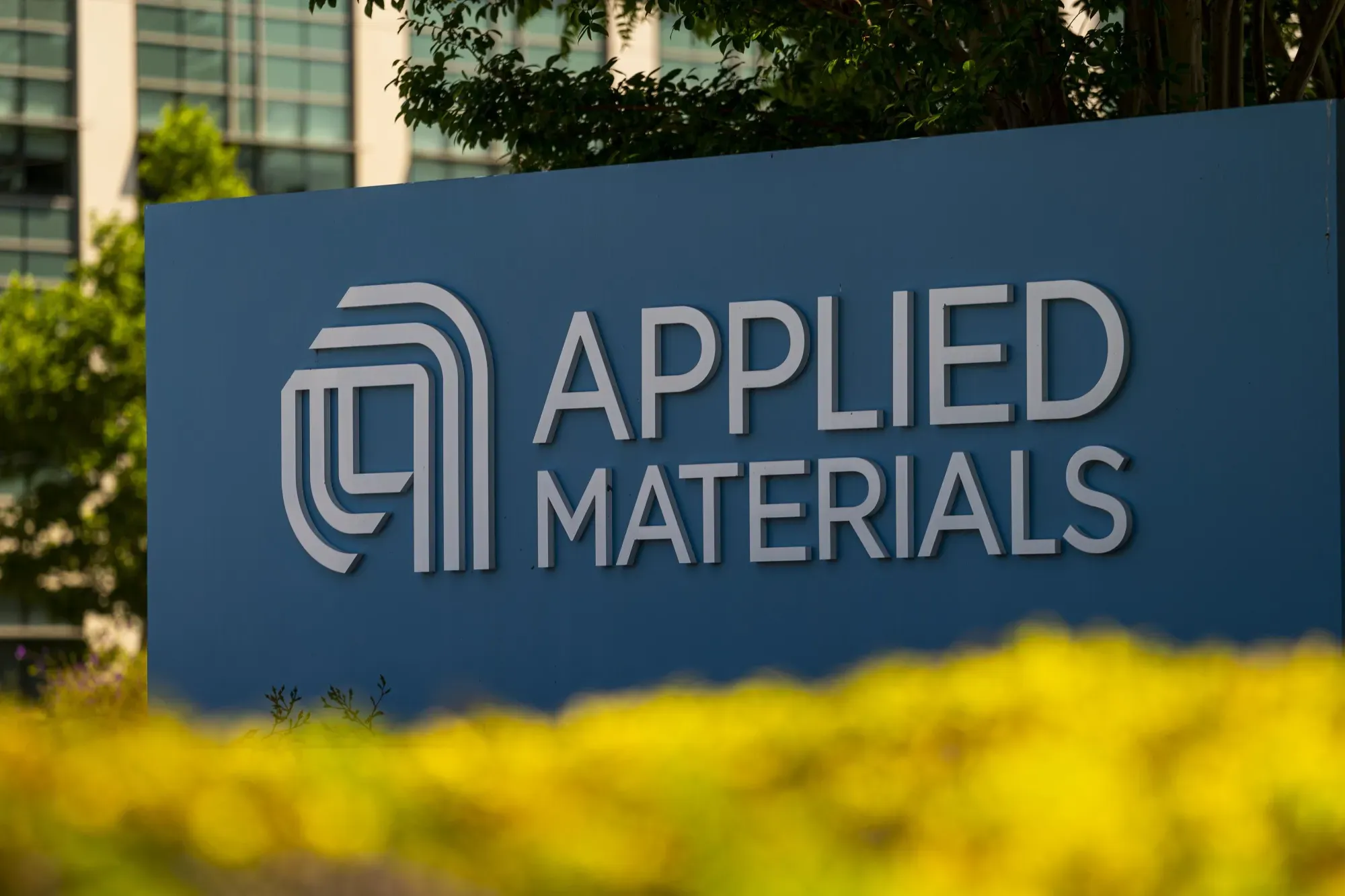 Applied Materials Beats Estimates, but Shares Still Slip Amid Sky-High Expectations