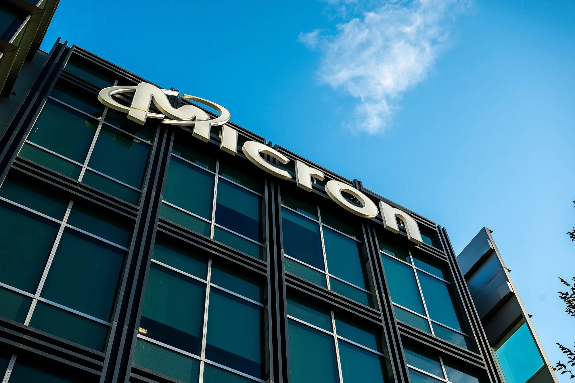 BofA Keeps Micron as Top Memory Pick as SanDisk Signals Structural AI-Driven Growth  