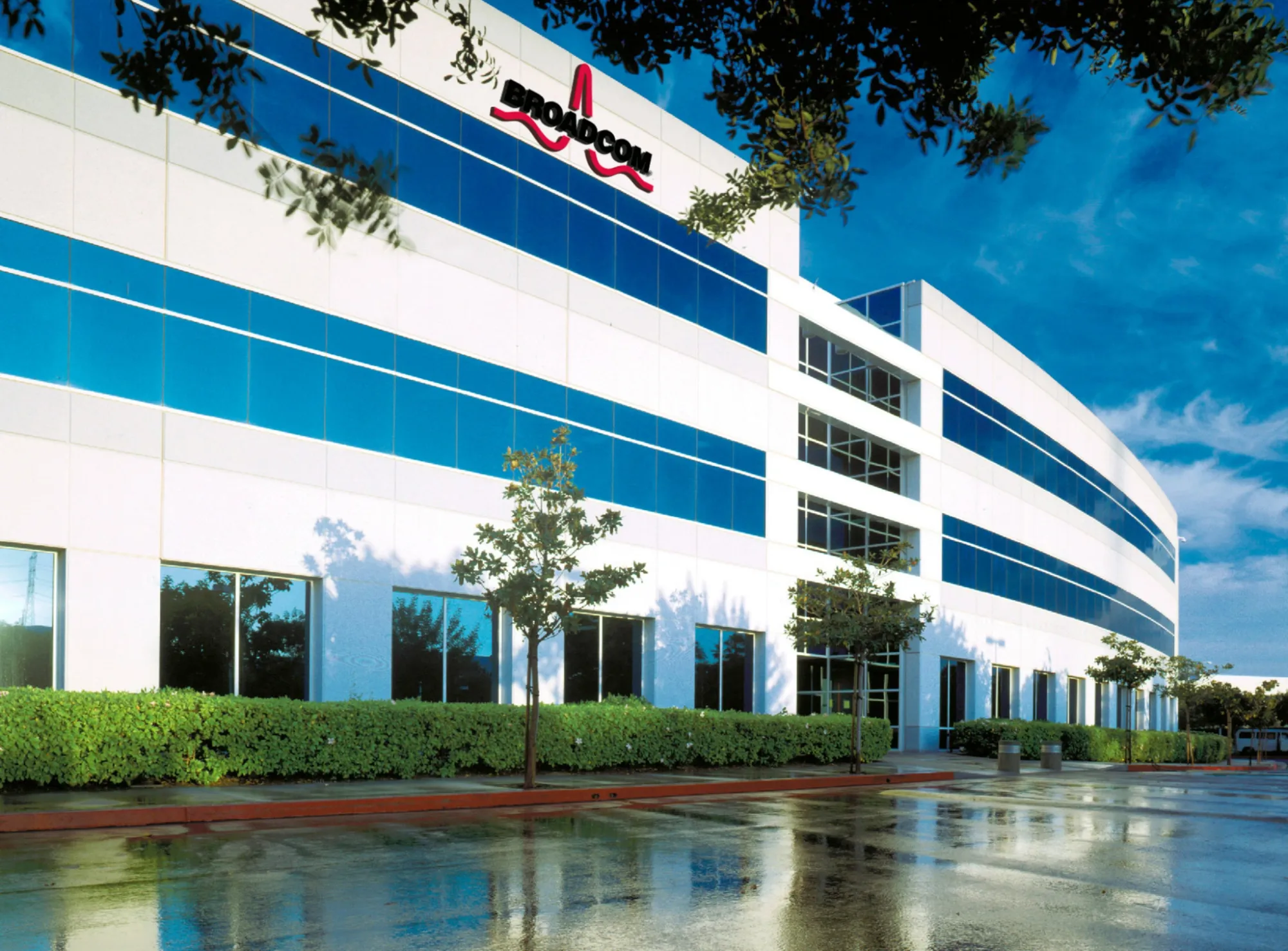 Broadcom Eyes $60B–$100B Debt Raise for AI Infrastructure, Backed by Blackstone and Apollo