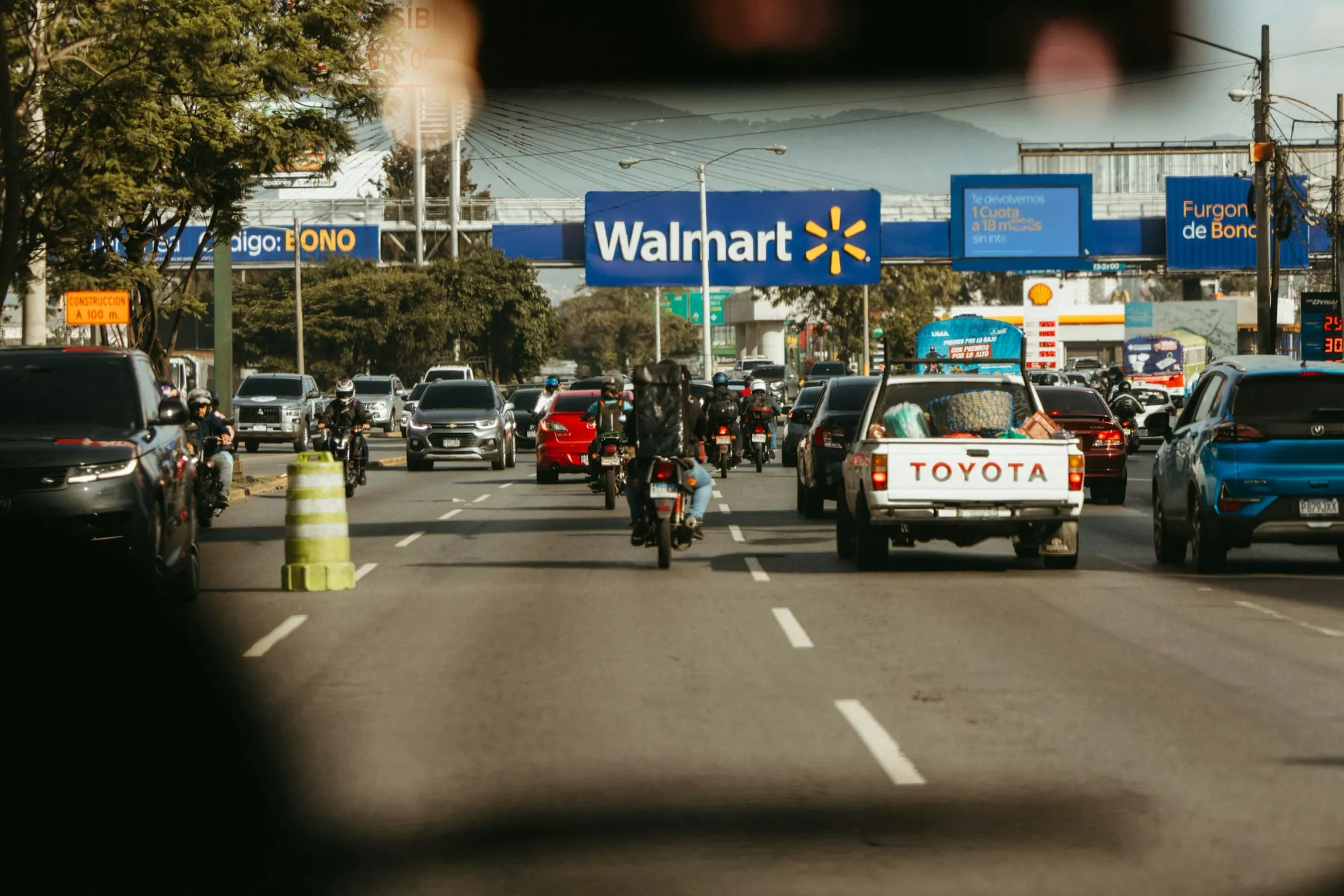 Walmart Posts Rare Comp Sales Miss but Raises Full-Year Guidance