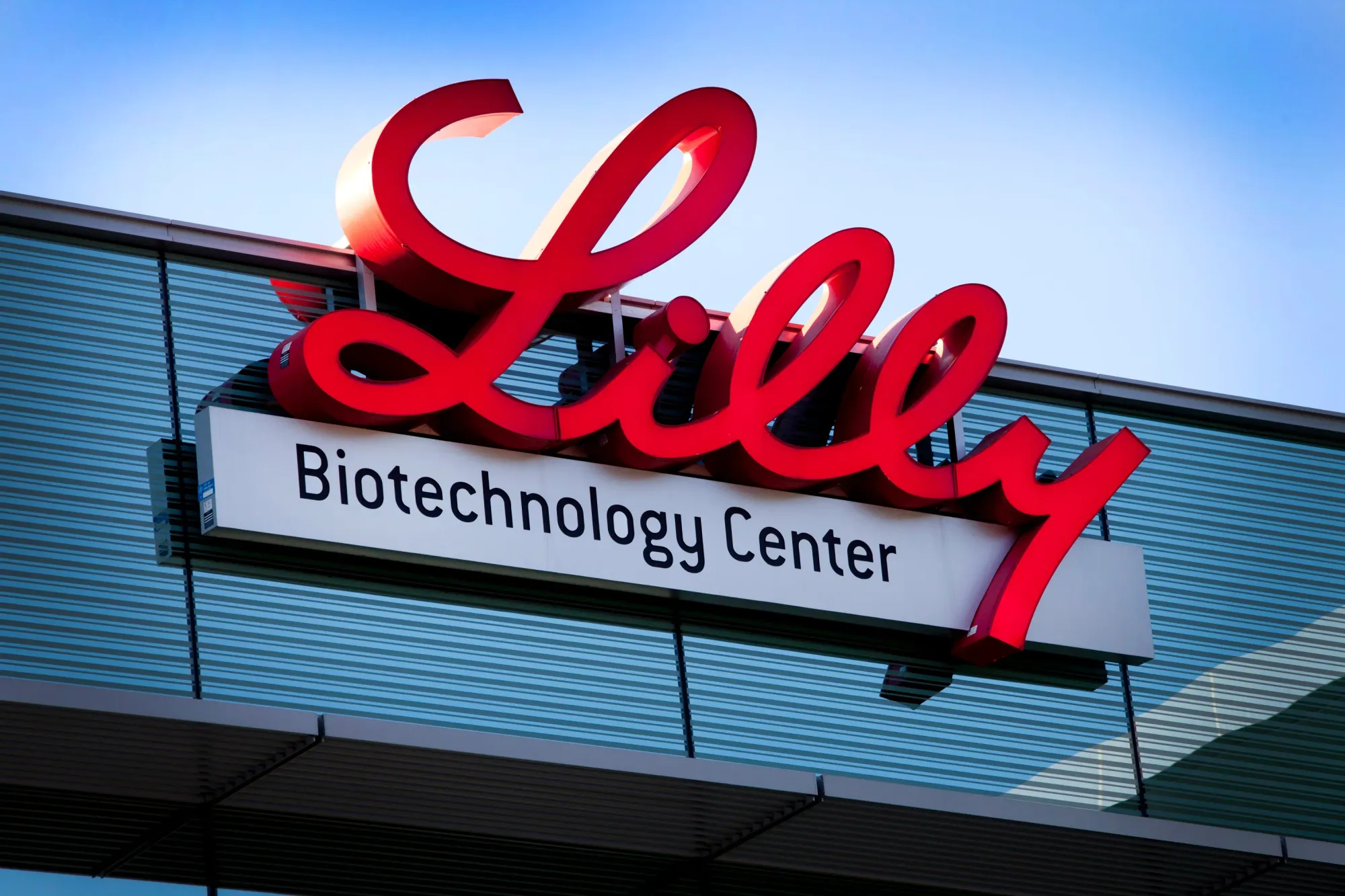 Eli Lilly Raises 2026 Revenue Forecast as GLP-1 Drugs Fuel Record Growth