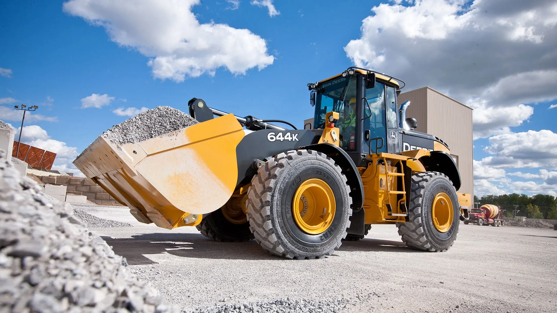 John Deere Raises 2026 Profit Outlook as AI-Driven Construction Boom Offsets Farm Equipment Slowdown