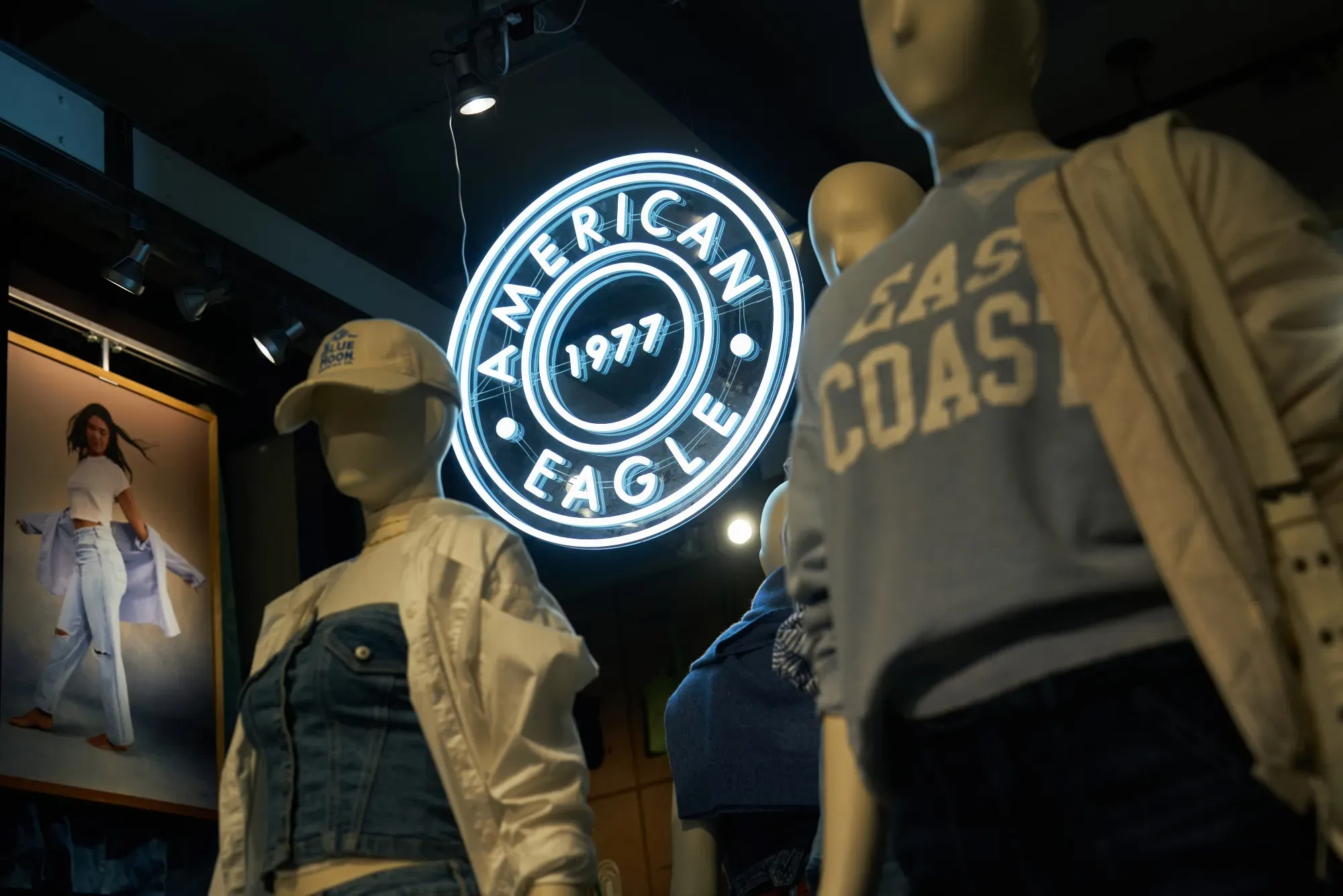 American Eagle Beats Estimates on Refunds, Shares Slide on Core Brand Weakness  