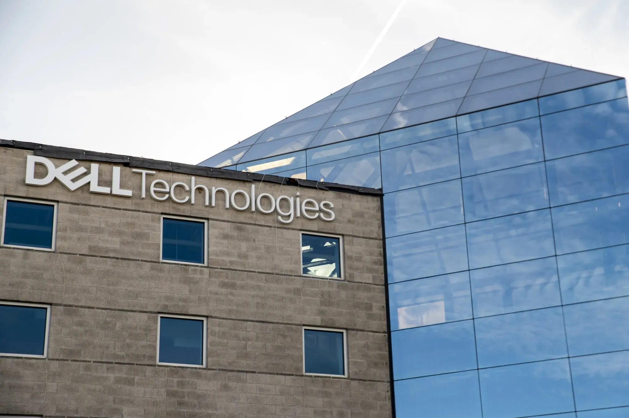Dell Delivers Blowout Quarter and Second Guidance Raise on Soaring AI Server Demand