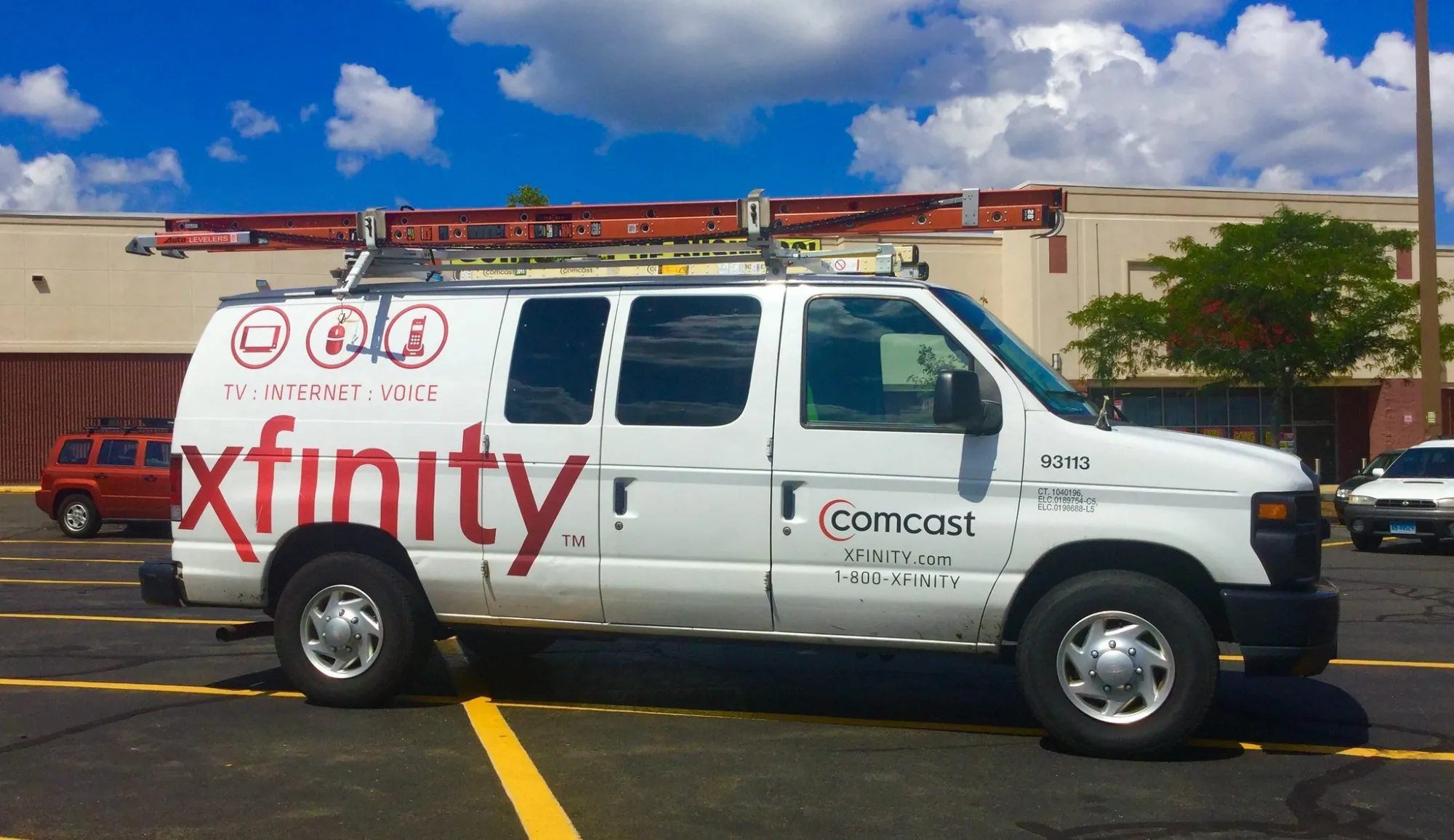 Comcast Slides After CFO Says Q3 Broadband Losses Unlikely to Improve