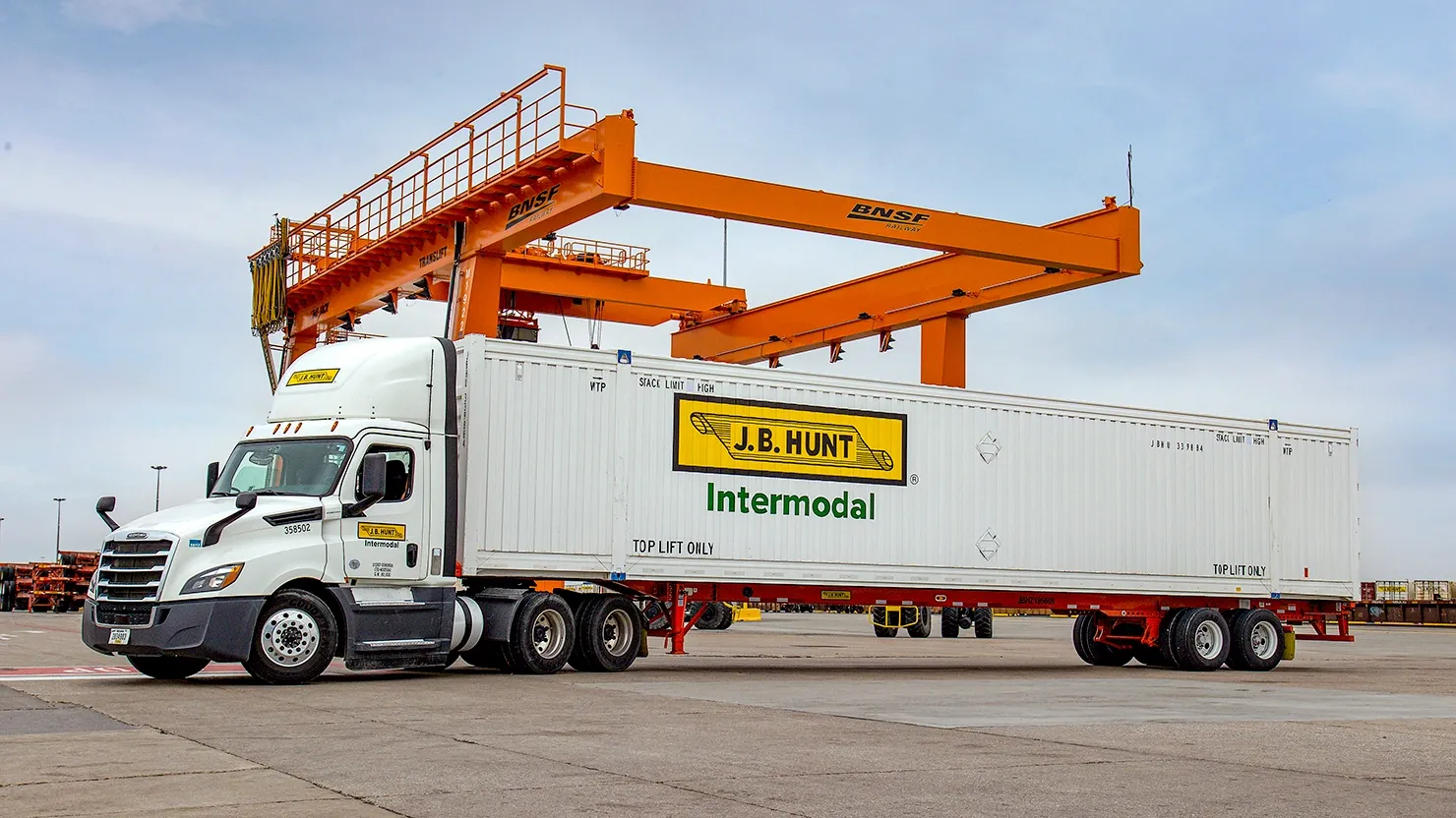 Rising Costs Prompt Rare Earnings Warning From J.B. Hunt