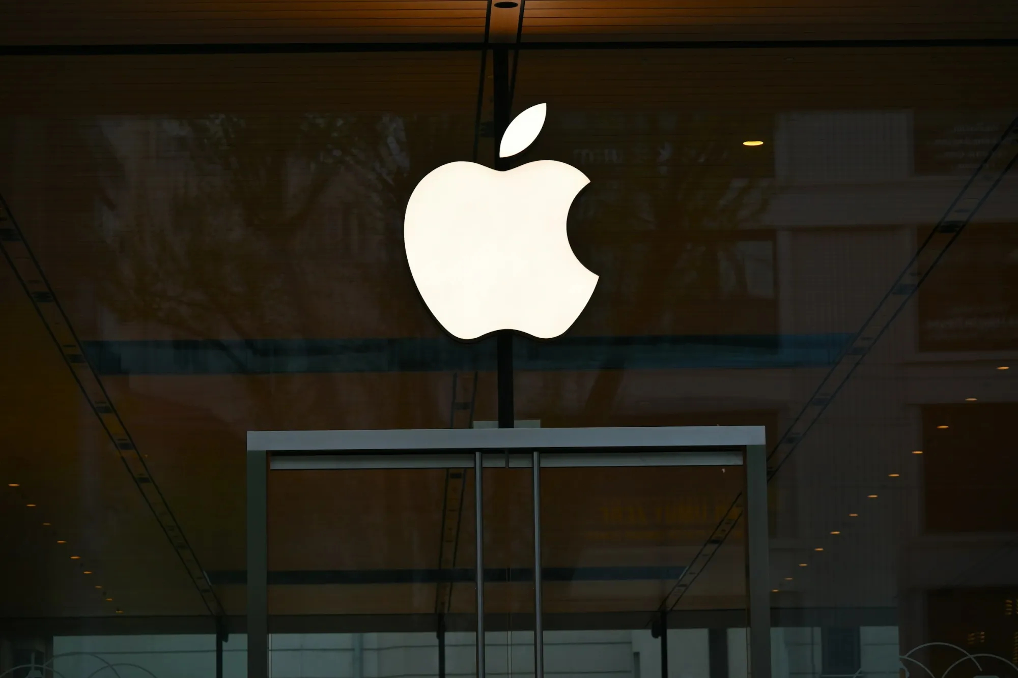 Apple Considers a Return to the Server Business With M8 AI Machines