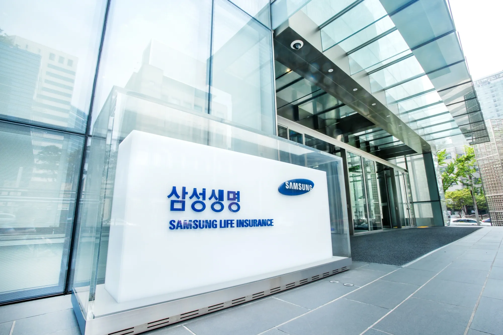 Samsung Life Seeks Major Stake in US Retirement Giant Principal Financial