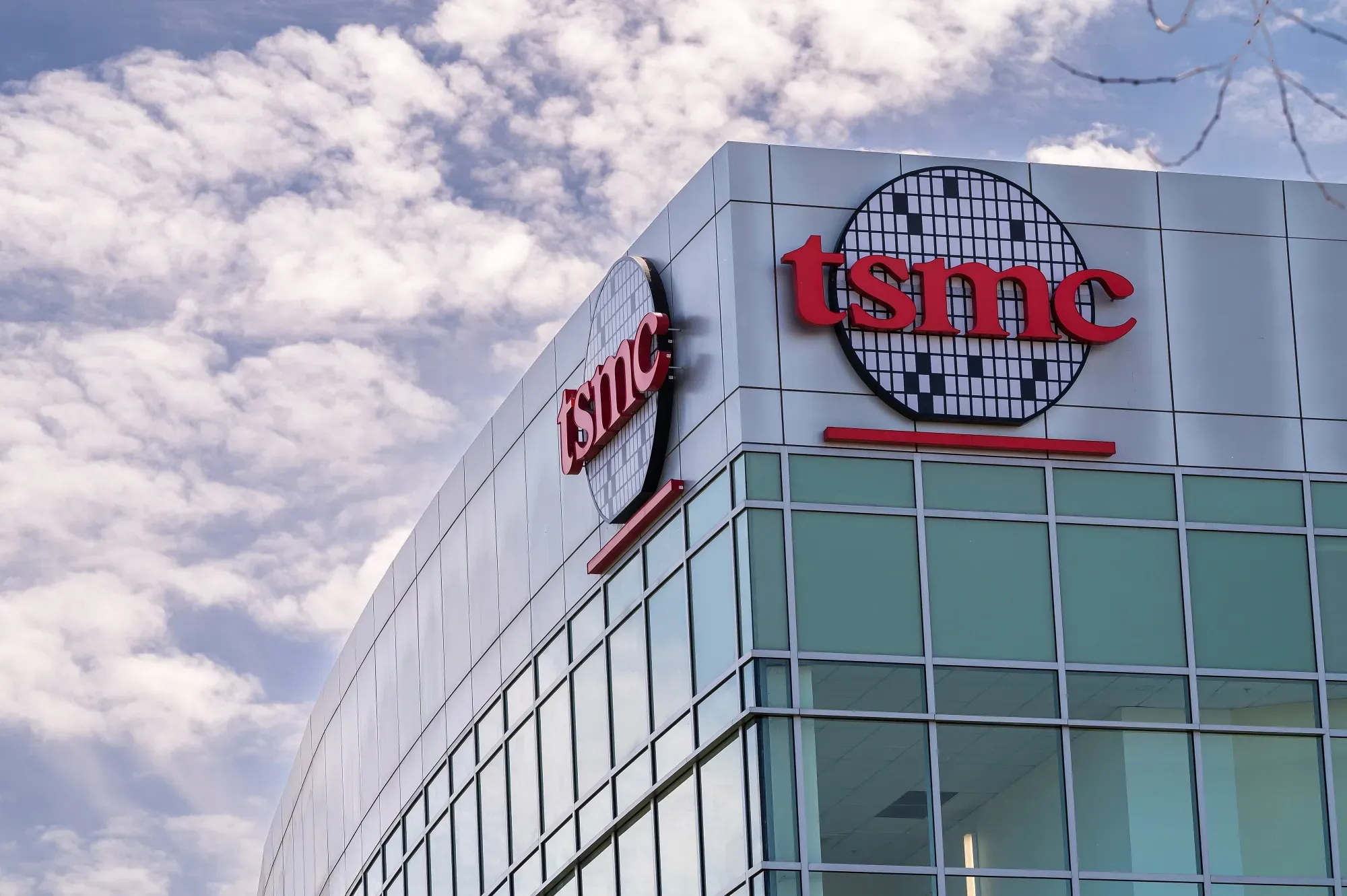 TSMC Stock Falls Despite Record Sales as Investors Sell the News
