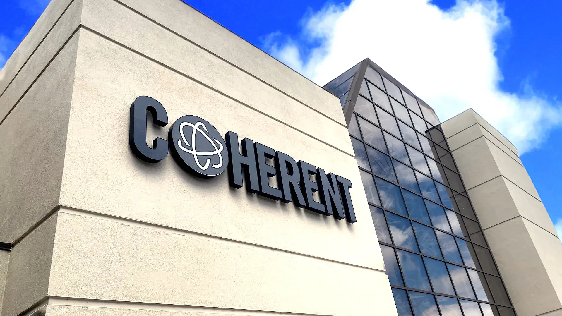 Bernstein Calls Networking and Optical Stocks AI Winners, Led by Celestica