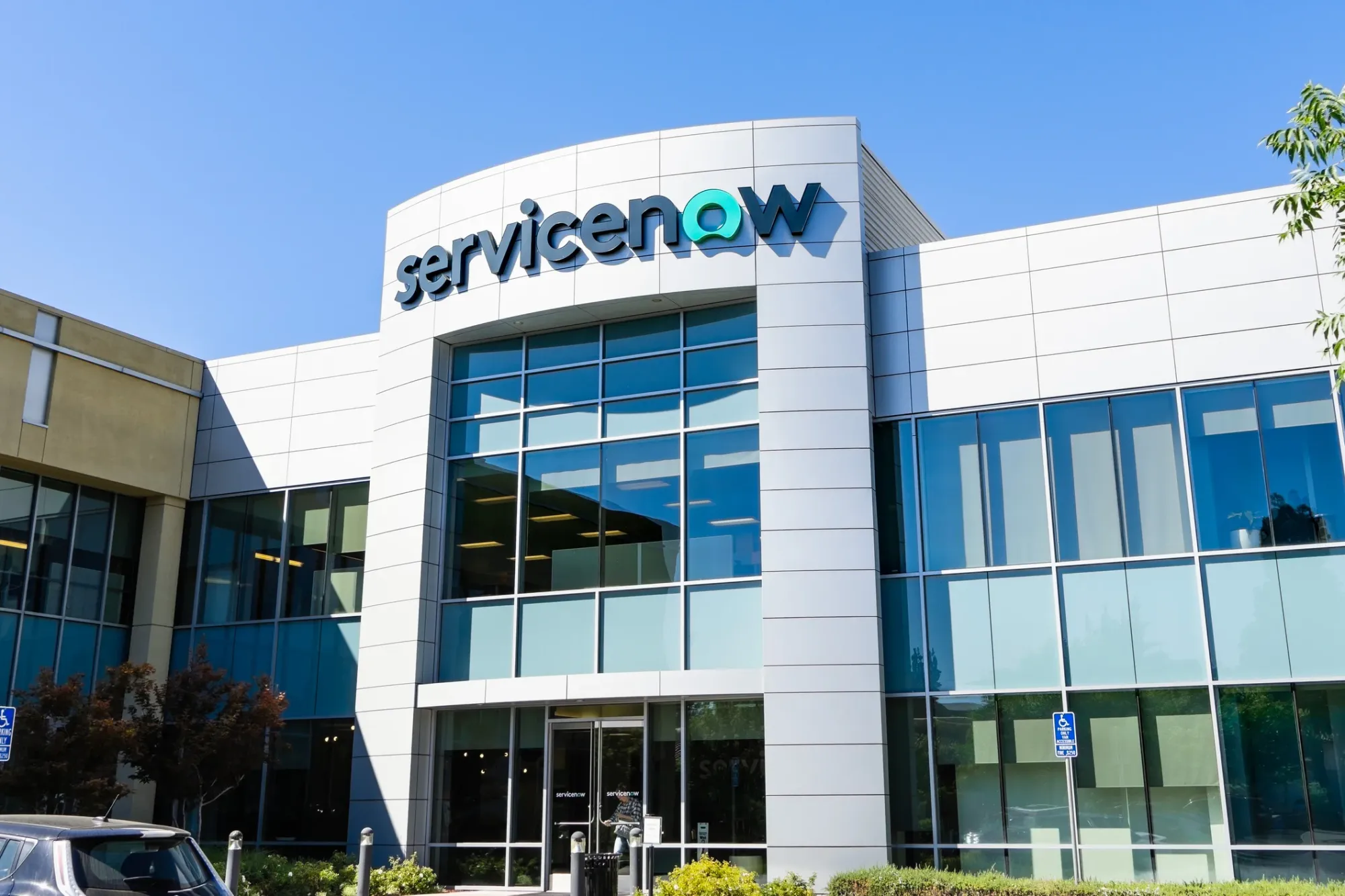 ServiceNow Reports Earnings Miss Amid Decelerating Guidance