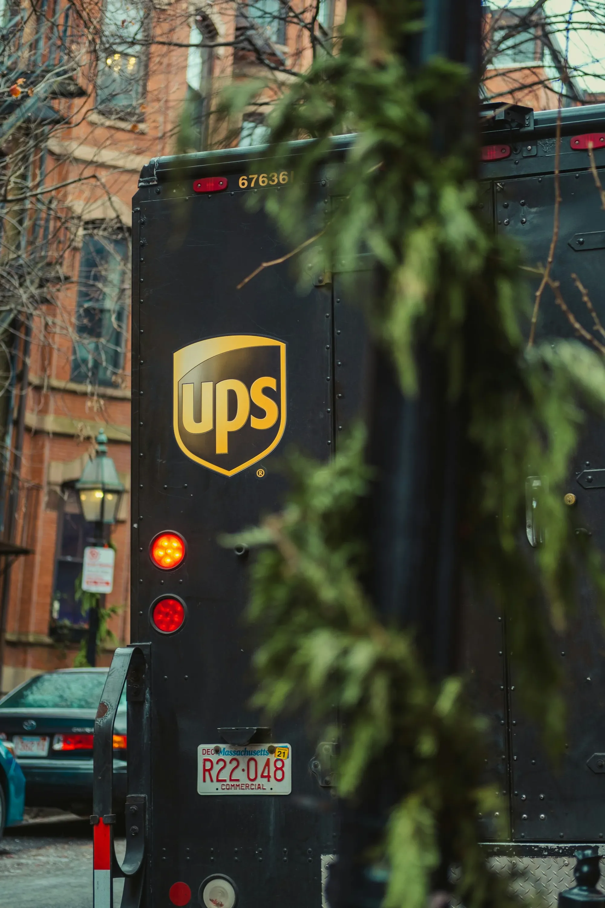 UPS Beats Expectations, Lifts 2026 Outlook as Premium Growth and Network Efficiency Pay Off