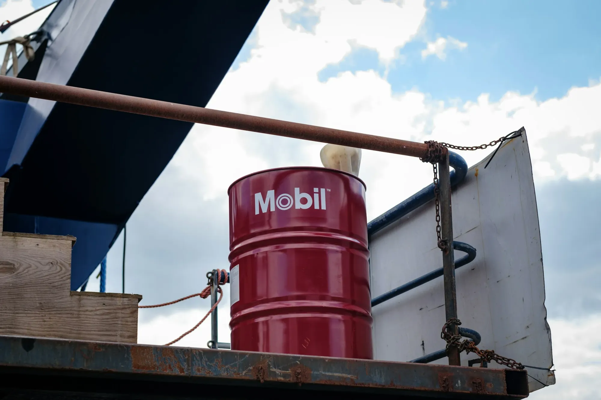 Exxon and Chevron Beat Q3 Estimates as Refining Profits Surge Amid Conflicts