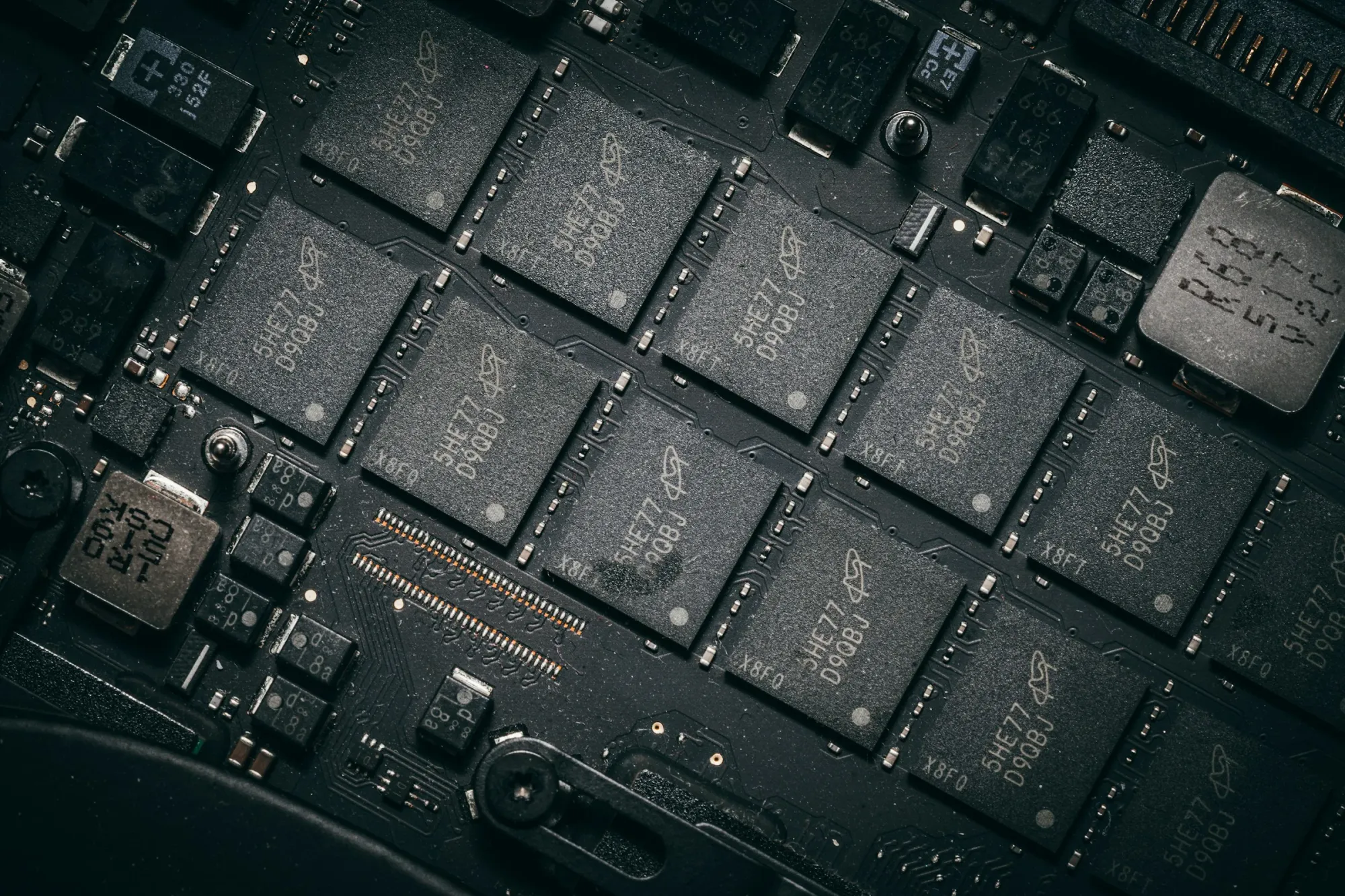 Memory Chip Stocks Fall as China’s CXMT Claims Progress on Denser DRAM Design