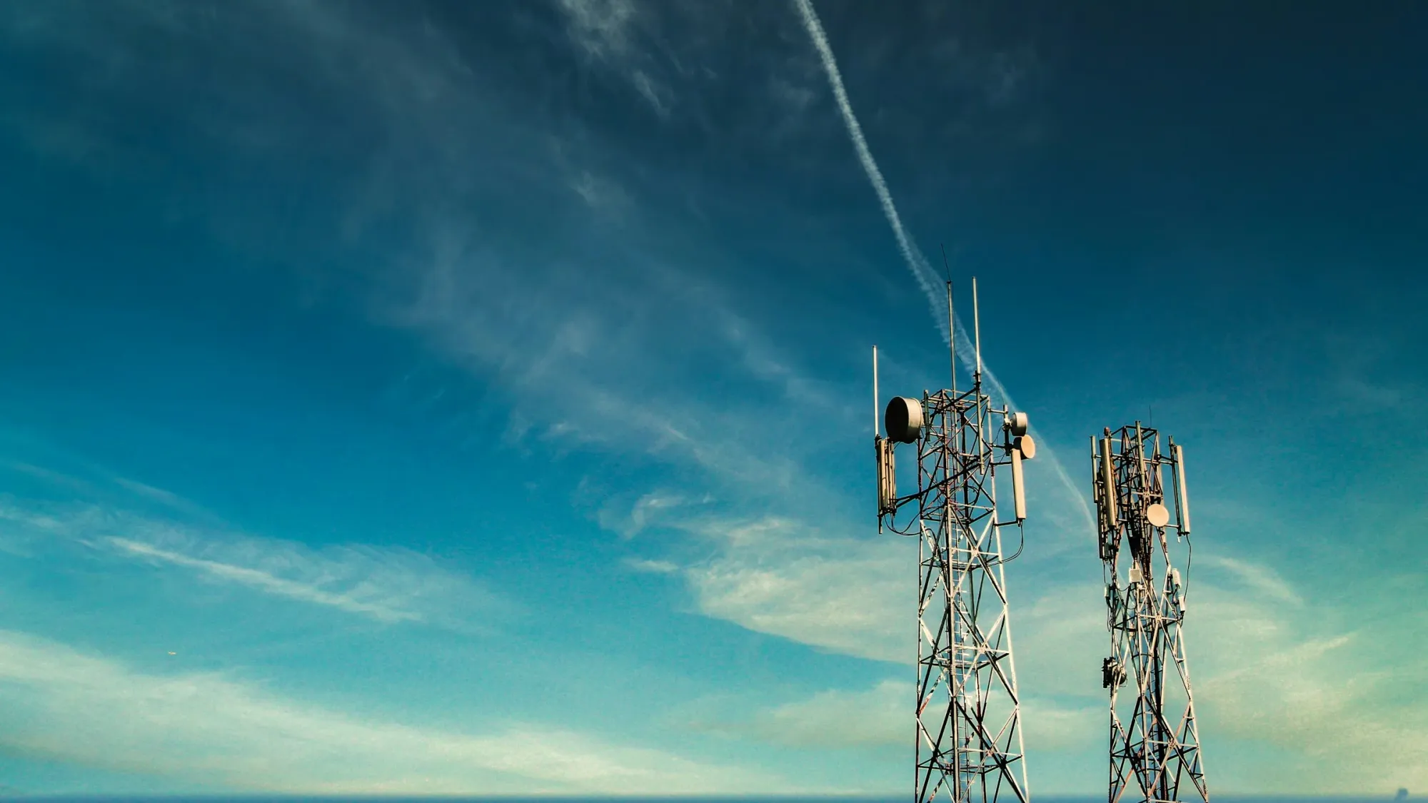 Tower stocks jump as SpaceX’s $8 billion spectrum deal points to a ground network