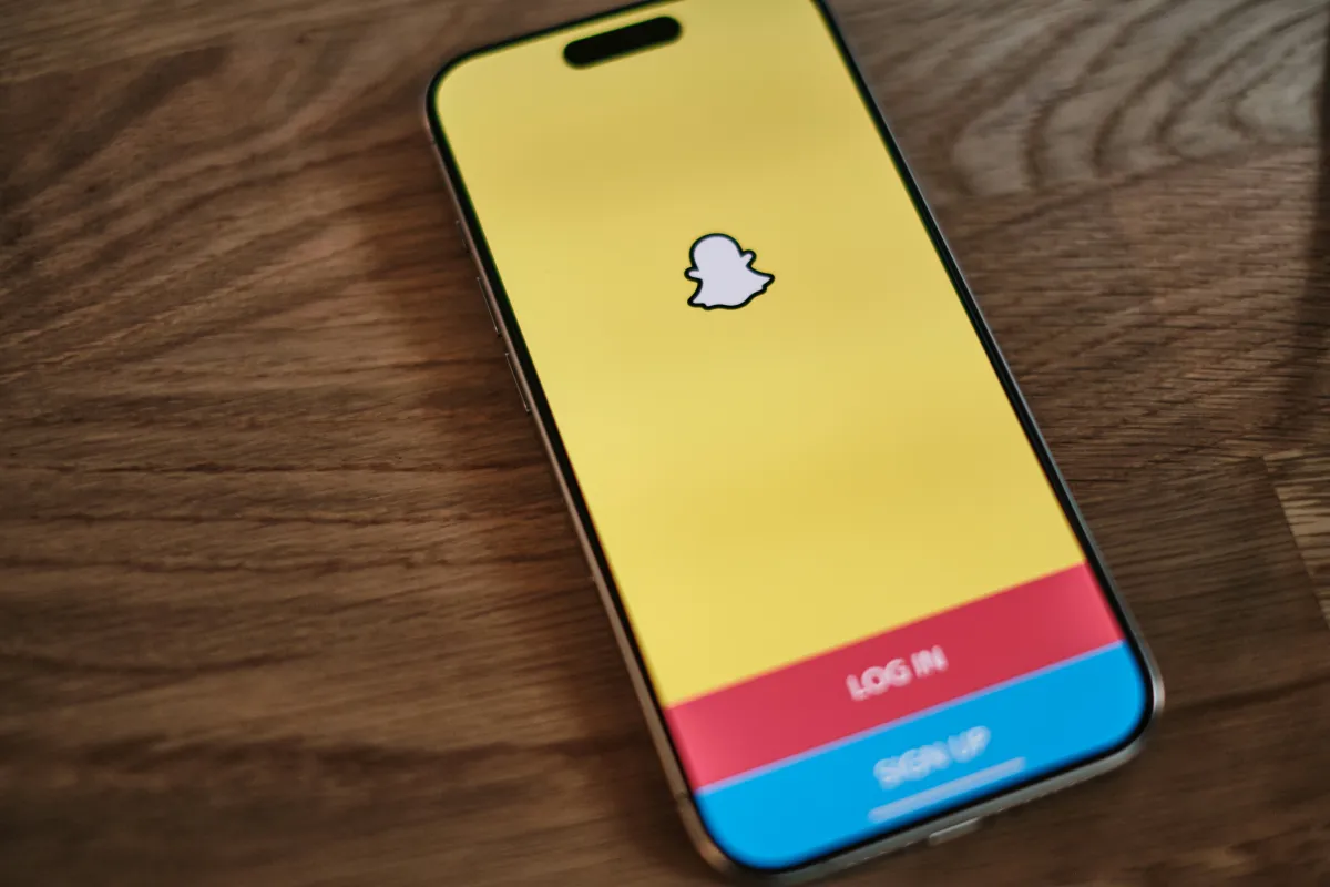 Snap Q2 2025: Ad Glitch Impacts Revenue, User Growth Strong