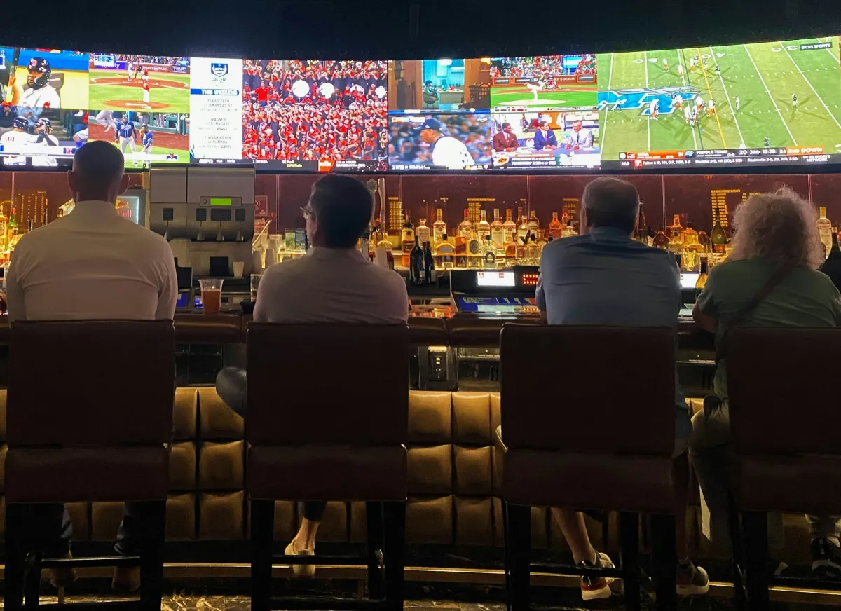 Kalshi Trading Hits Record Highs, Driven by Football Fever! DraftKings and Flutter slide